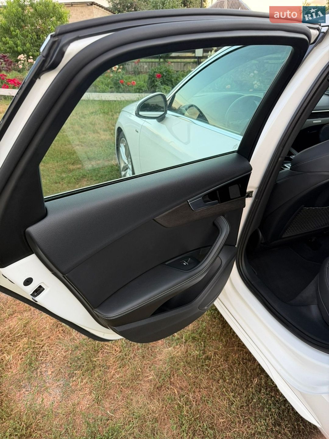 Audi A4 2022 VIN WAUEAAF44NN008645 фото оголошення 13 з 18