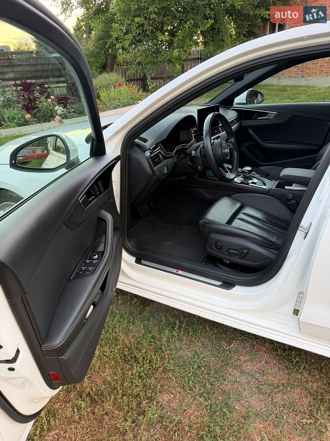 Audi A4 2022 VIN WAUEAAF44NN008645 фото оголошення 12 з 18