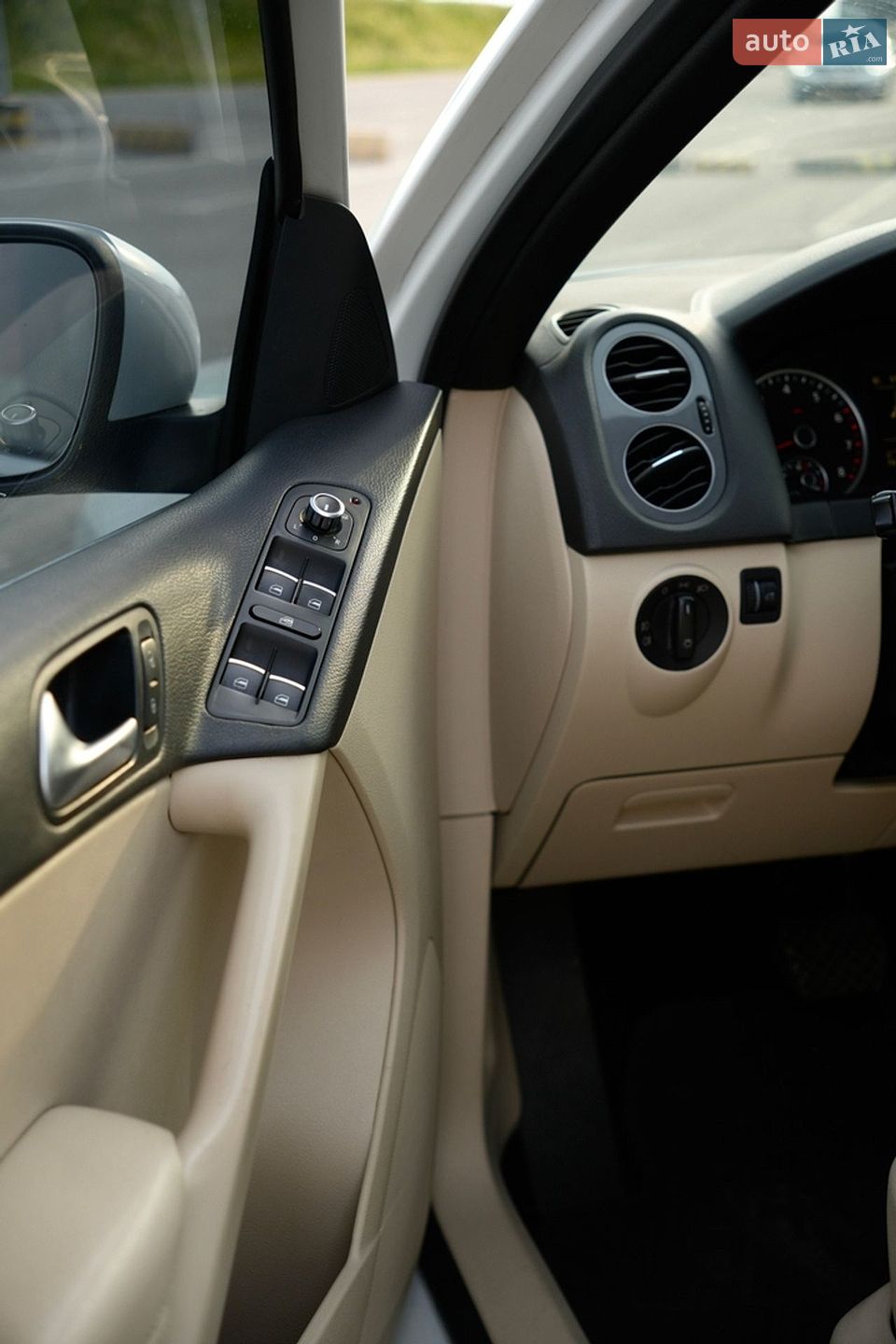Volkswagen Tiguan 2014 VIN WVGAV7AX1FW558807 фото оголошення 13 з 20