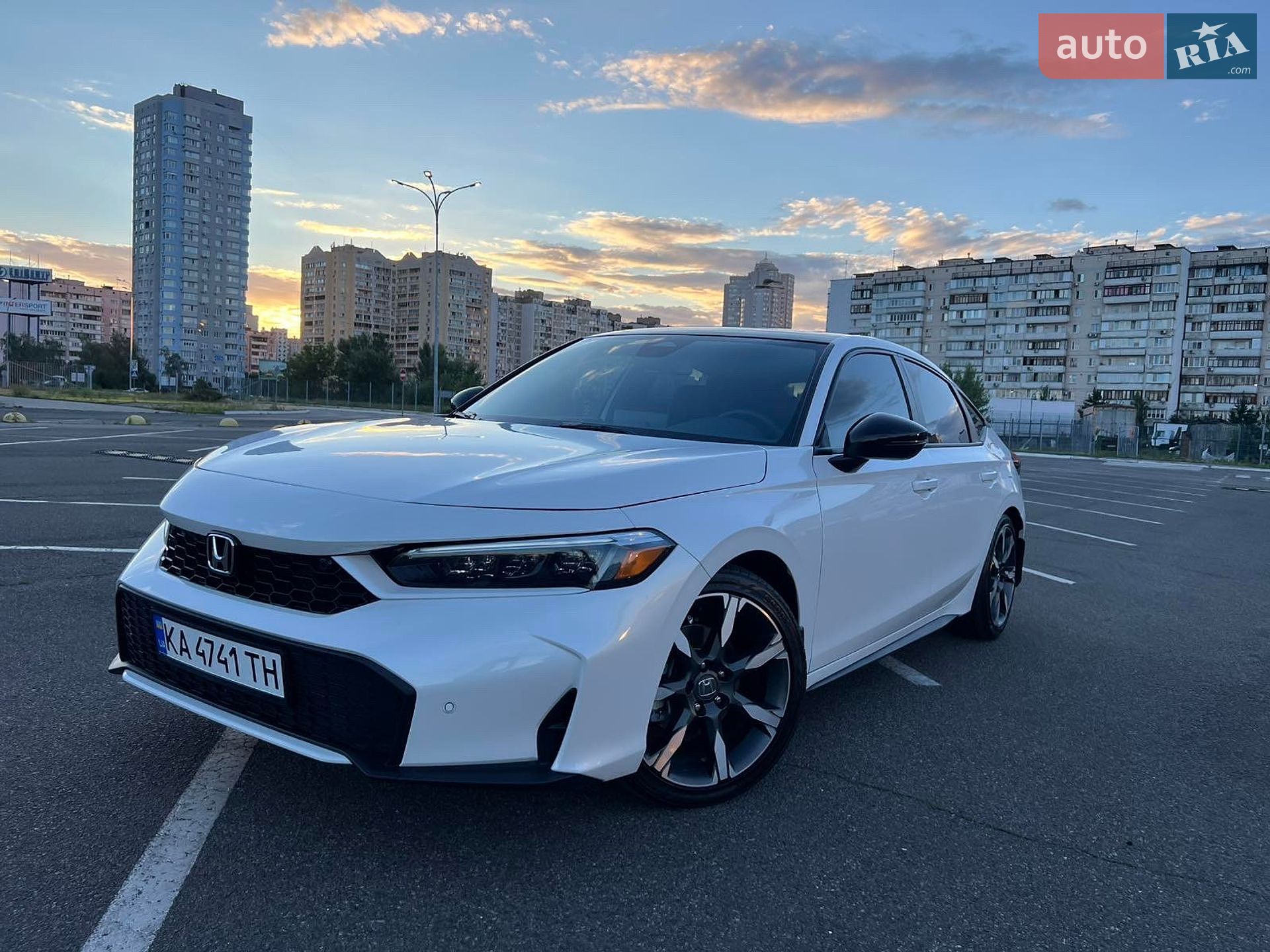 Honda Civic 2024 VIN 19XFL4H94SE002016 фото оголошення 3 з 33