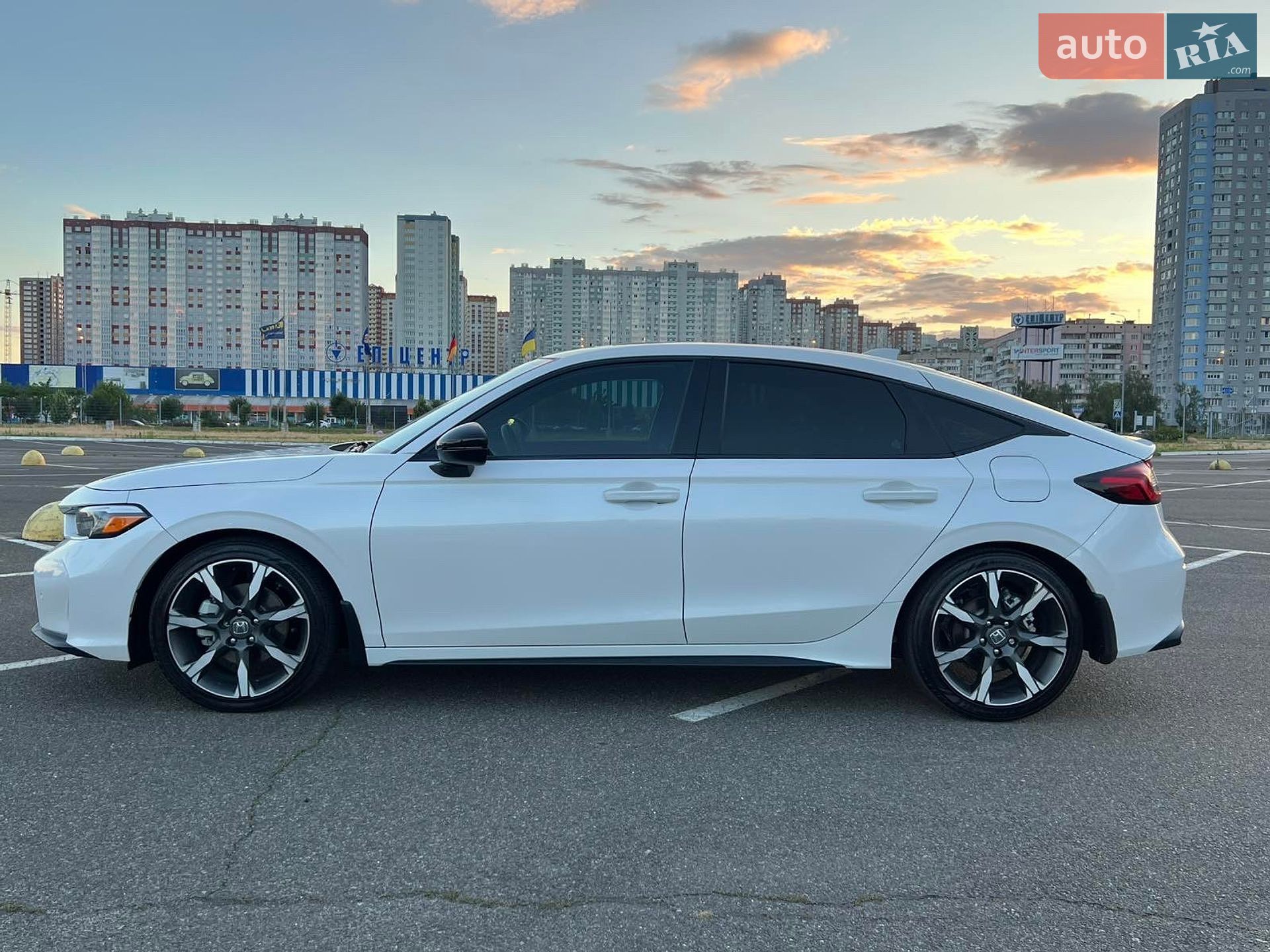 Honda Civic 2024 VIN 19XFL4H94SE002016 фото оголошення 15 з 33
