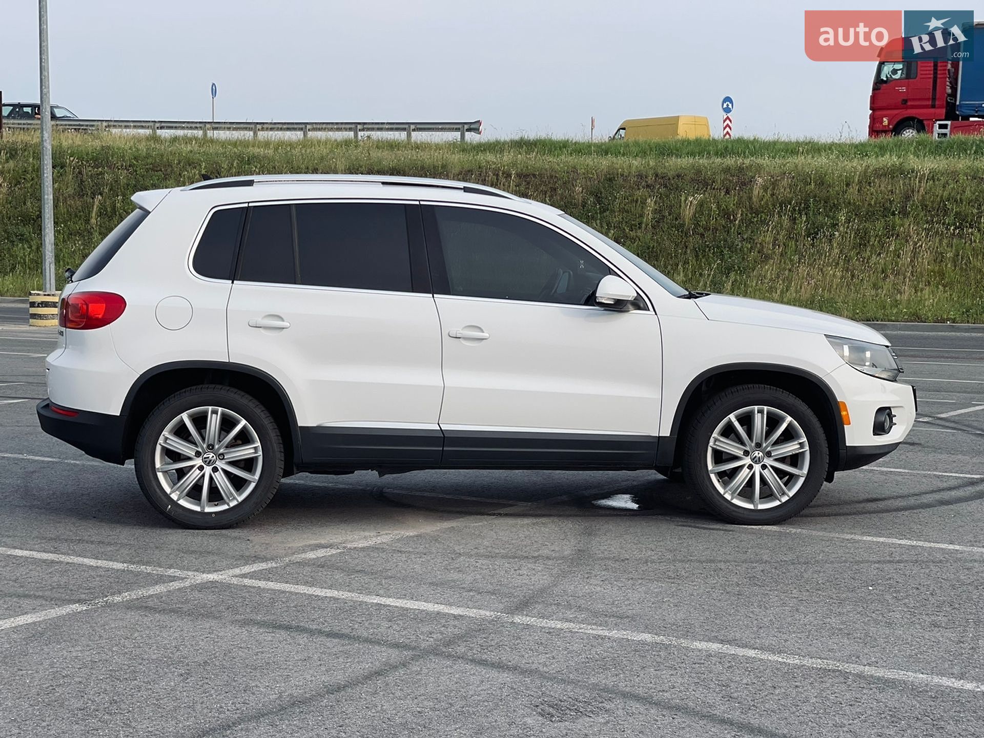 Volkswagen Tiguan 2014 VIN WVGAV7AX1FW558807 фото оголошення 7 з 20