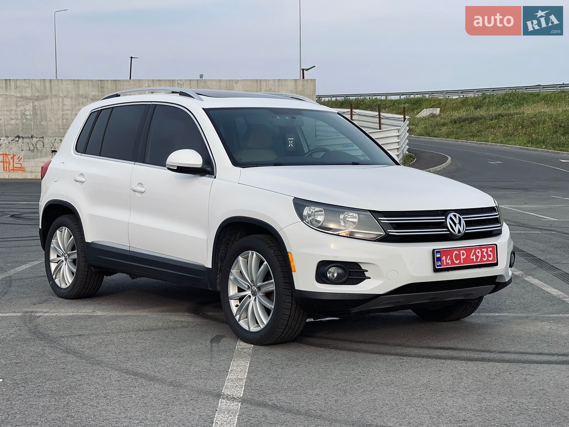 Volkswagen Tiguan 2014 VIN WVGAV7AX1FW558807 фото оголошення 8 з 20