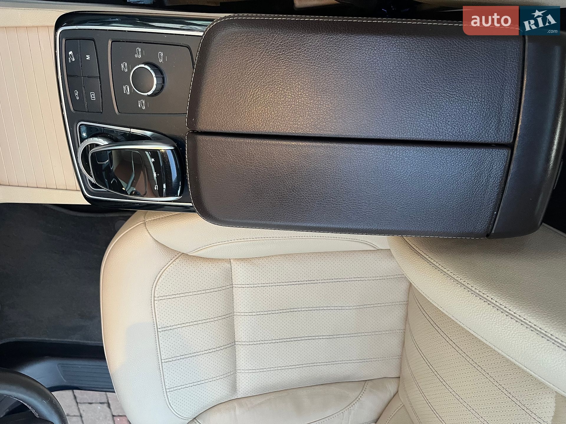 Mercedes-Benz GLS-Class 2017 VIN 4JGDF6EE7JB043405 фото оголошення 13 з 17