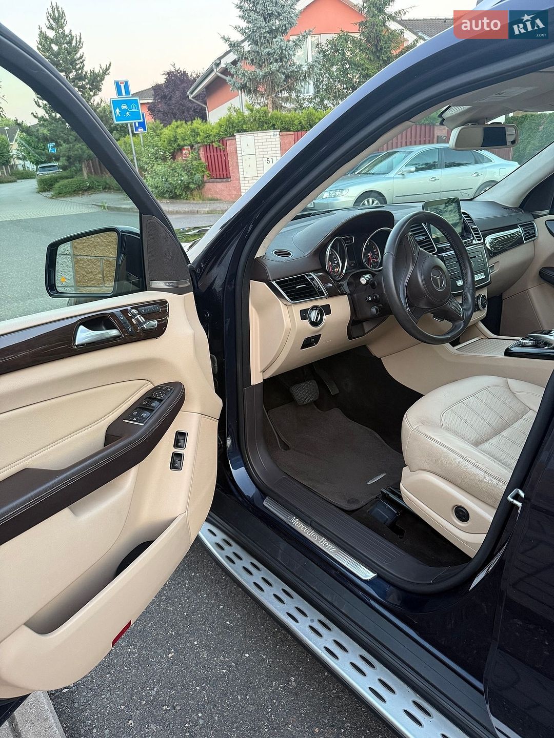 Mercedes-Benz GLS-Class 2017 VIN 4JGDF6EE7JB043405 фото оголошення 9 з 17