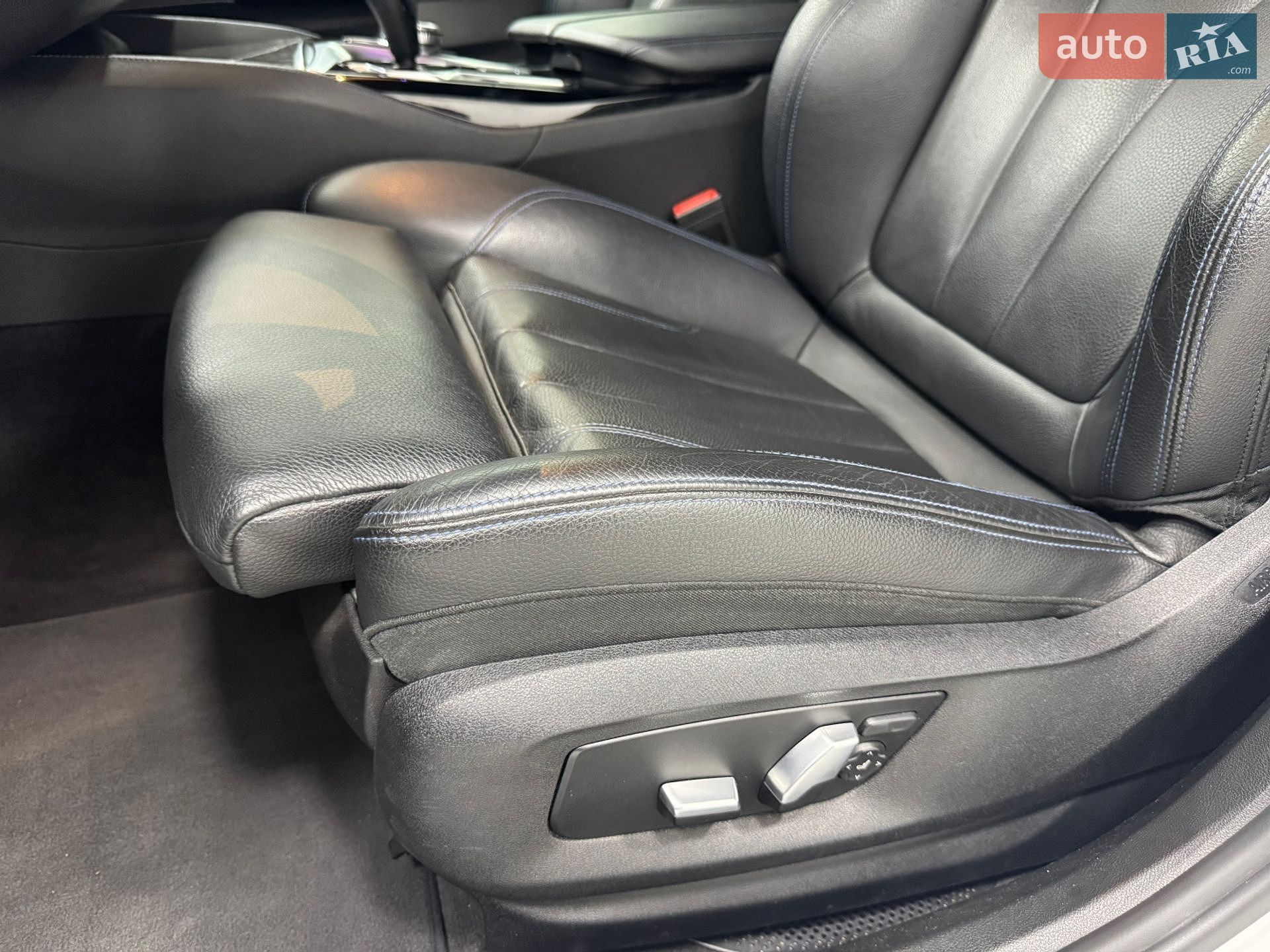 BMW 6 Series GT 2018 VIN WBAJV6C52JBK07072 фото оголошення 27 з 64
