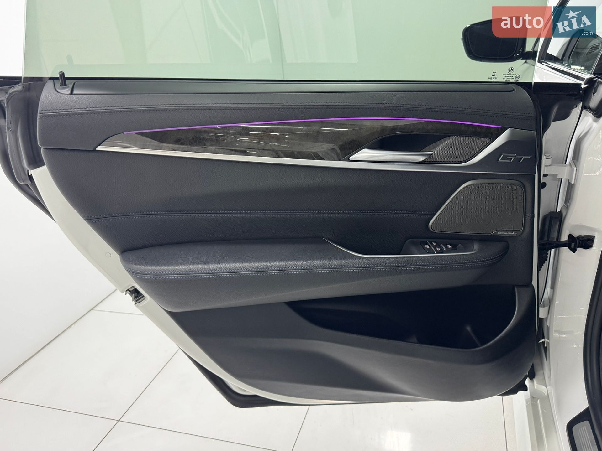 BMW 6 Series GT 2018 VIN WBAJV6C52JBK07072 фото оголошення 34 з 64