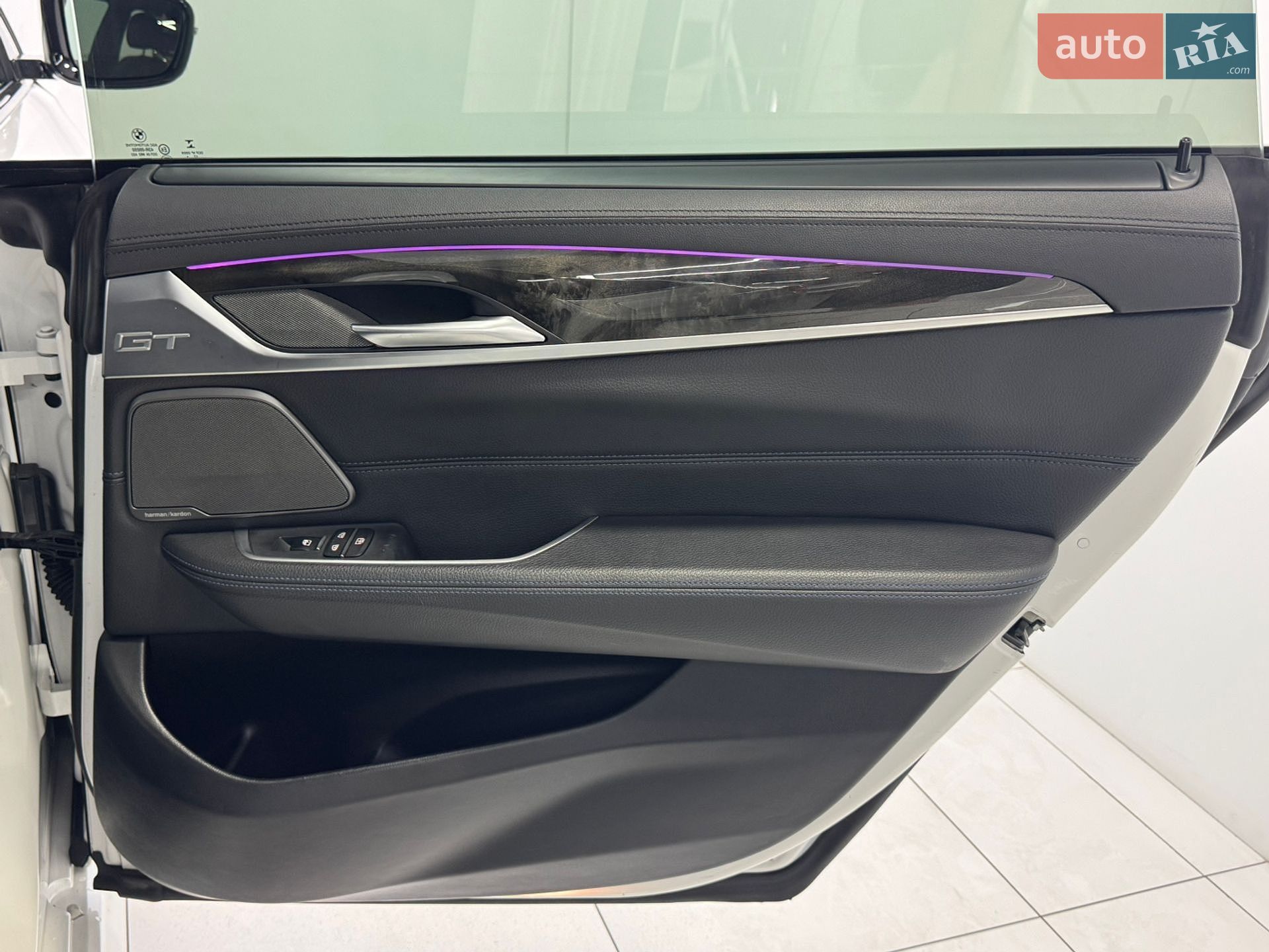 BMW 6 Series GT 2018 VIN WBAJV6C52JBK07072 фото оголошення 40 з 64