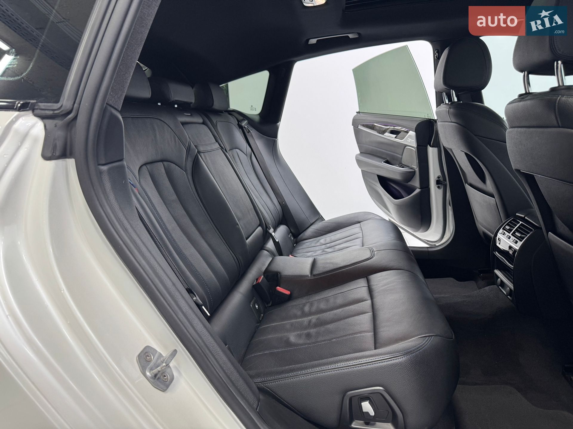 BMW 6 Series GT 2018 VIN WBAJV6C52JBK07072 фото оголошення 42 з 64
