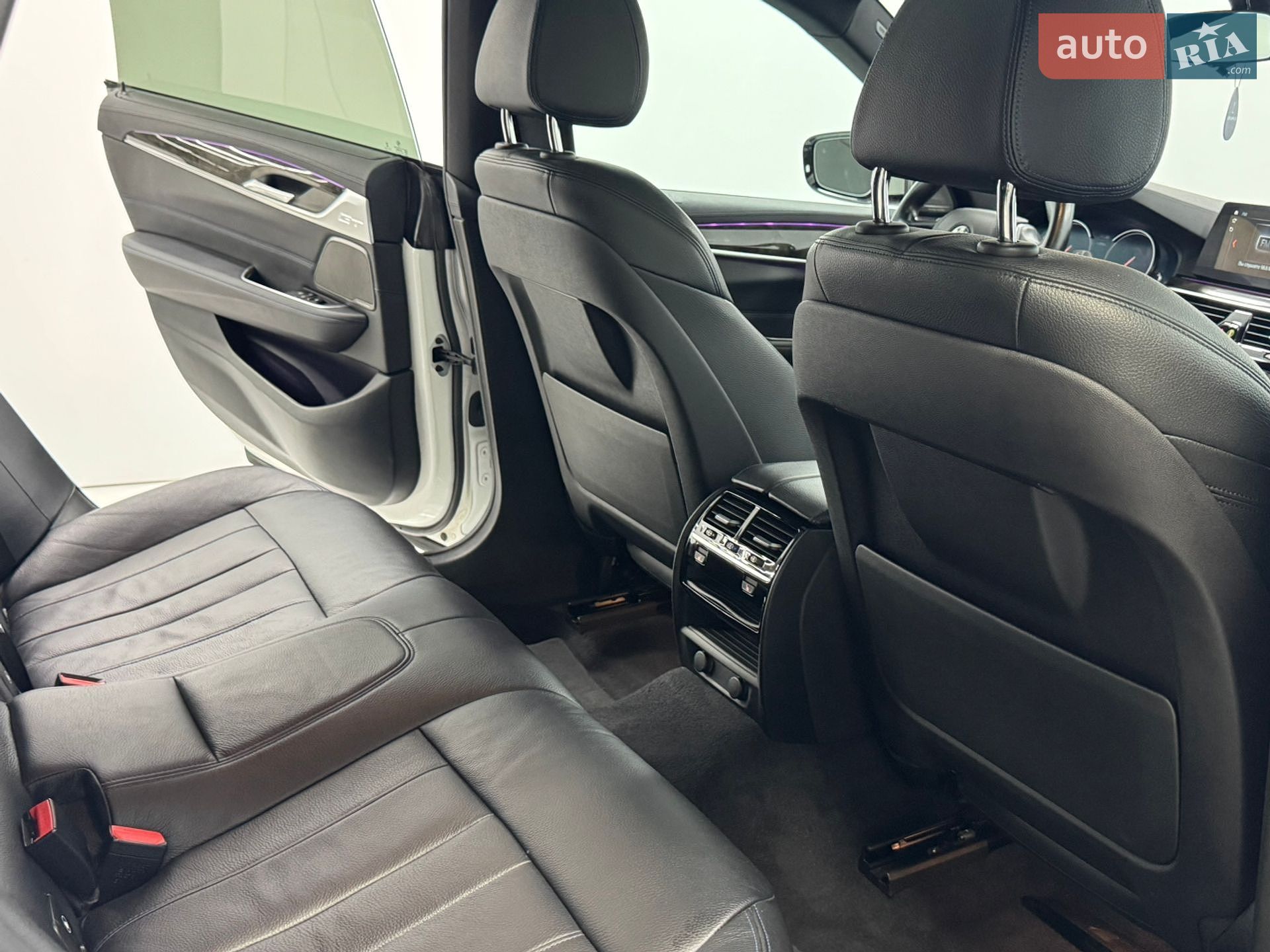 BMW 6 Series GT 2018 VIN WBAJV6C52JBK07072 фото оголошення 41 з 64