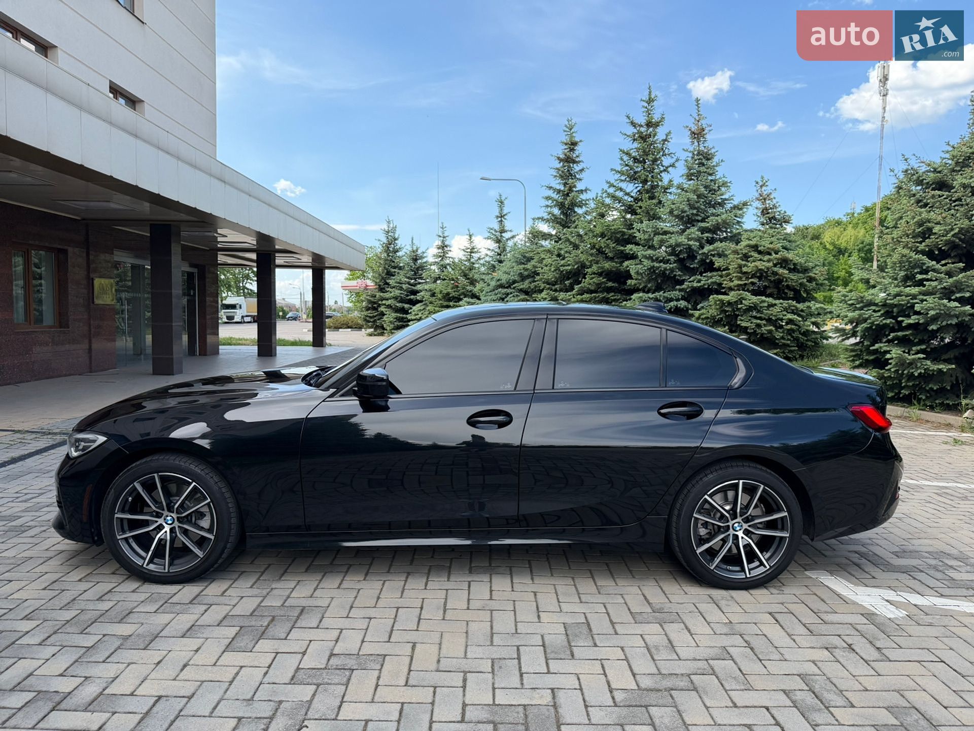 BMW 3 Series 2019 VIN WBA5R7C56KAJ84558 фото оголошення 2 з 18