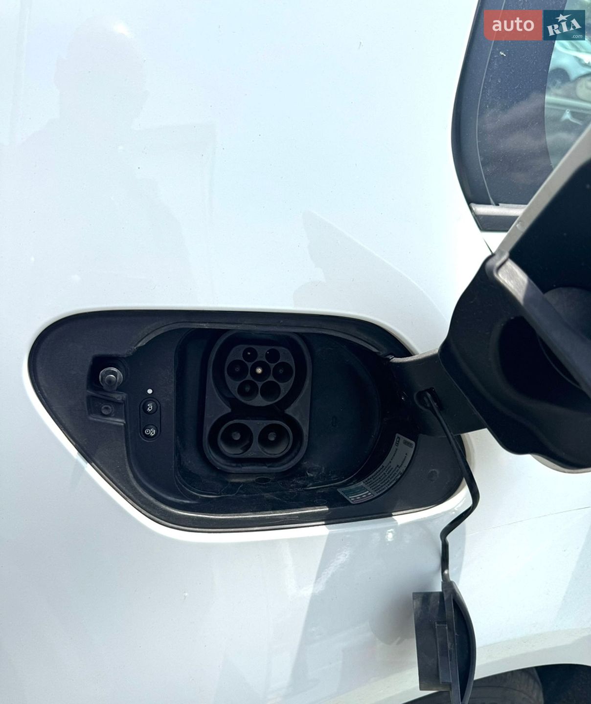 Volkswagen e-Golf 2017 VIN WVWZZZAUZJ8901937 фото оголошення 4 з 26