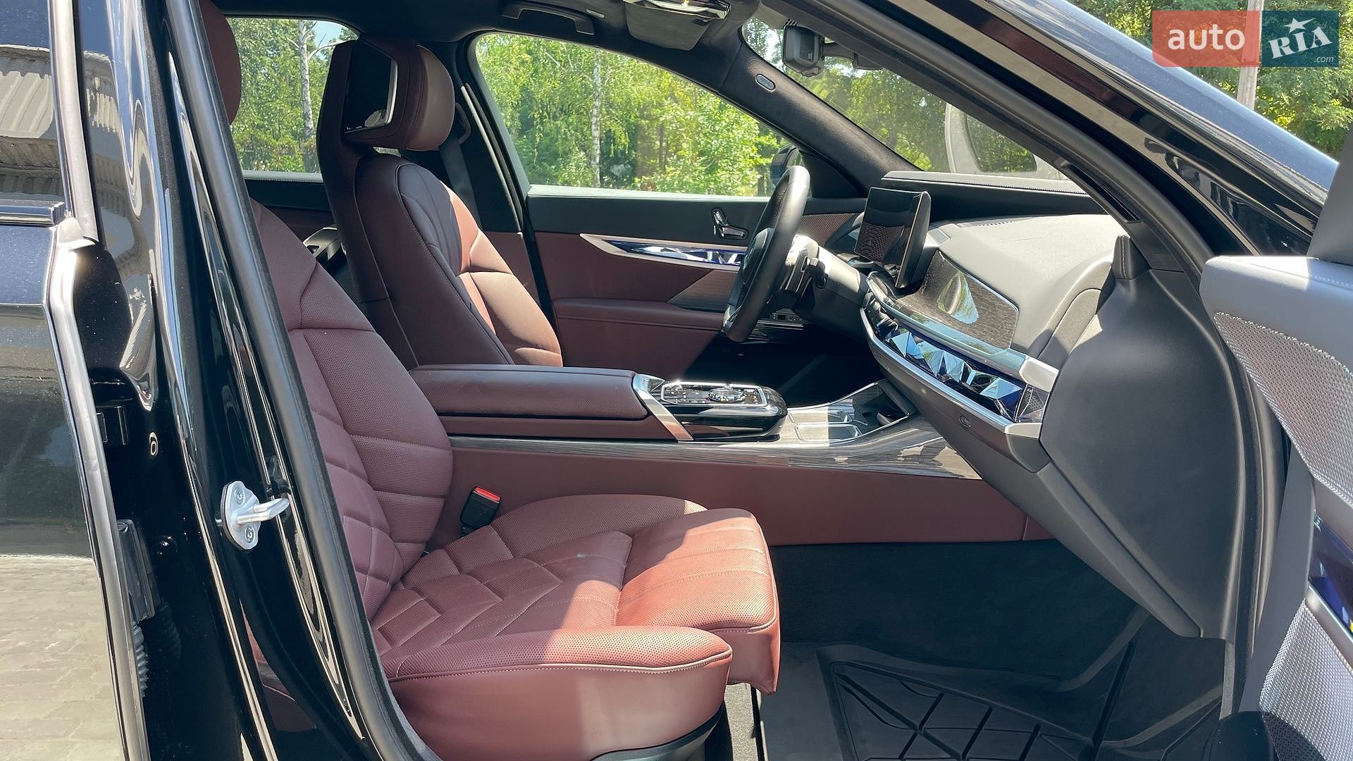 BMW 7 Series 2025 VIN WBA21EJ0X0CV76496 фото оголошення 14 з 35