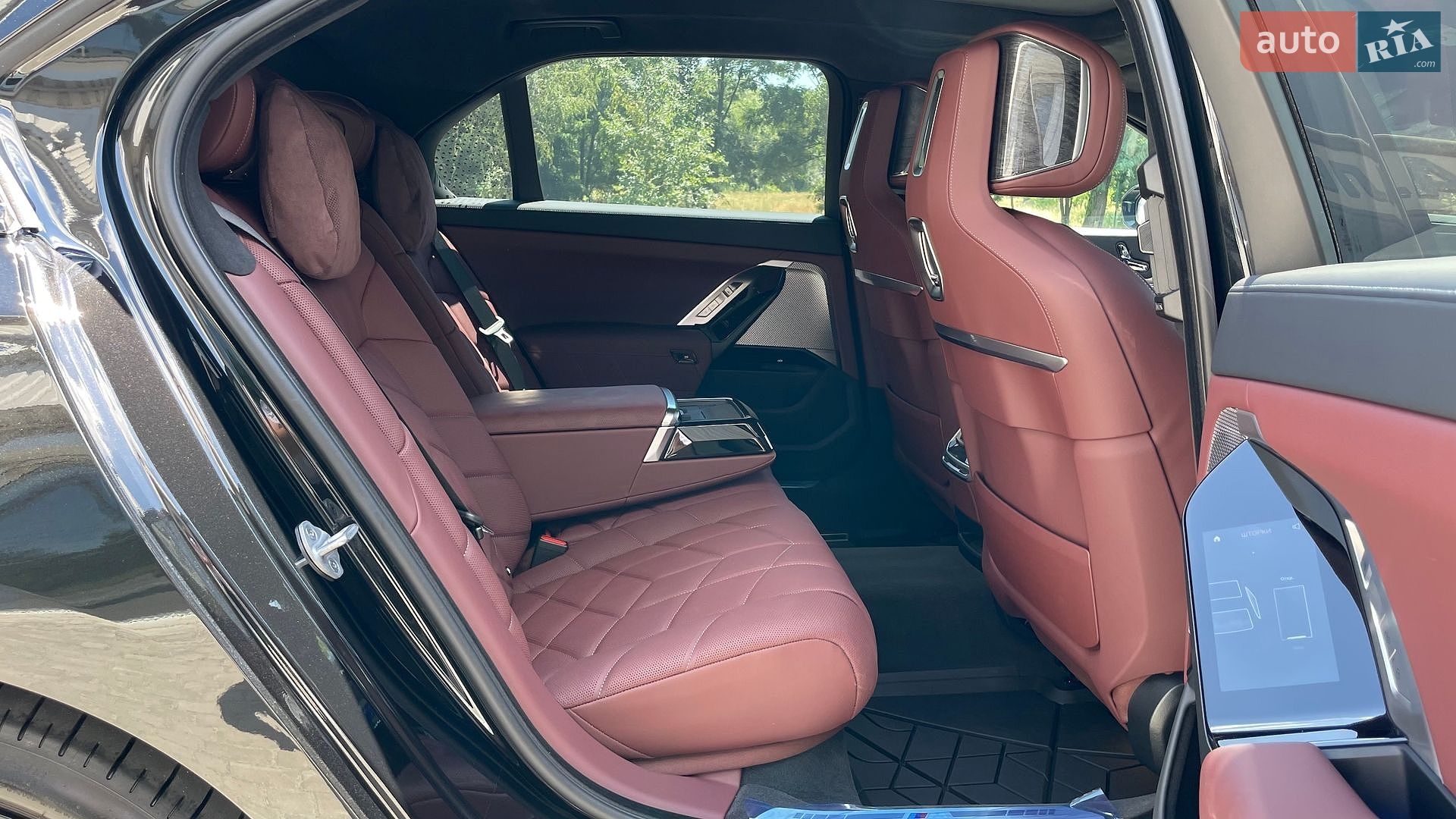 BMW 7 Series 2025 VIN WBA21EJ0X0CV76496 фото оголошення 16 з 35