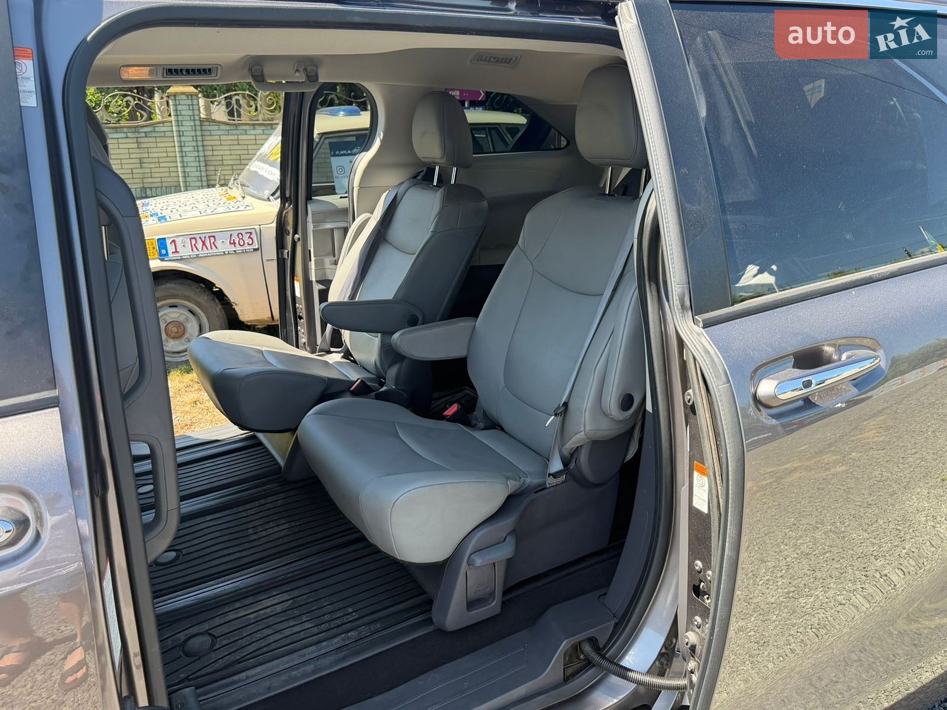 Toyota Sienna 2021 VIN 5TDYSKFC6MS012649 фото оголошення 12 з 24