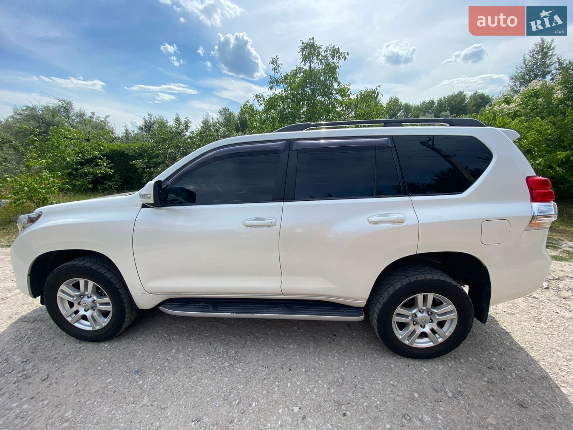 Toyota Land Cruiser Prado 2010 VIN JTEBU3FJX05009947 фото оголошення 2 з 11