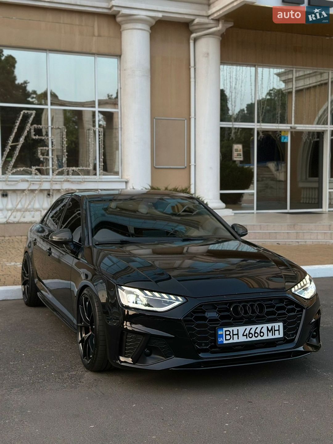 Audi S4 2019 VIN WAUB4AF45KA098059 фото оголошення 2 з 52