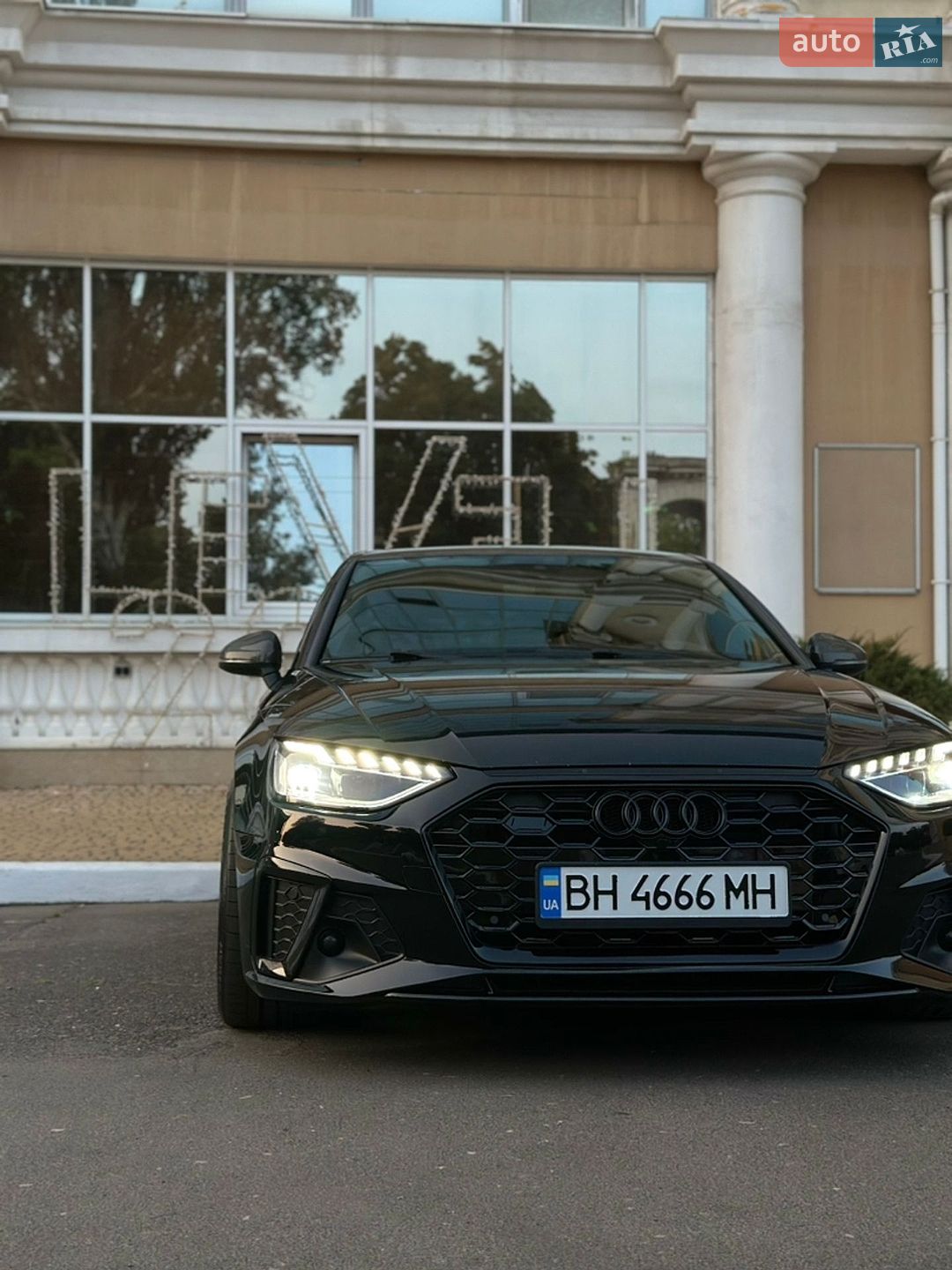 Audi S4 2019 VIN WAUB4AF45KA098059 фото оголошення 3 з 52