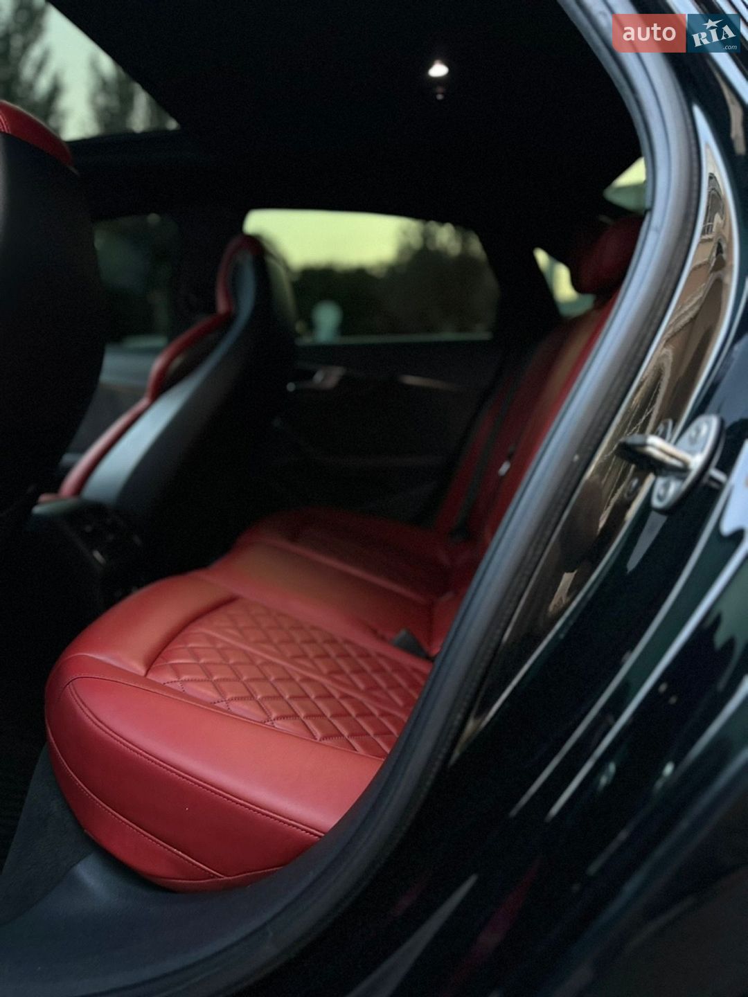 Audi S4 2019 VIN WAUB4AF45KA098059 фото оголошення 31 з 52