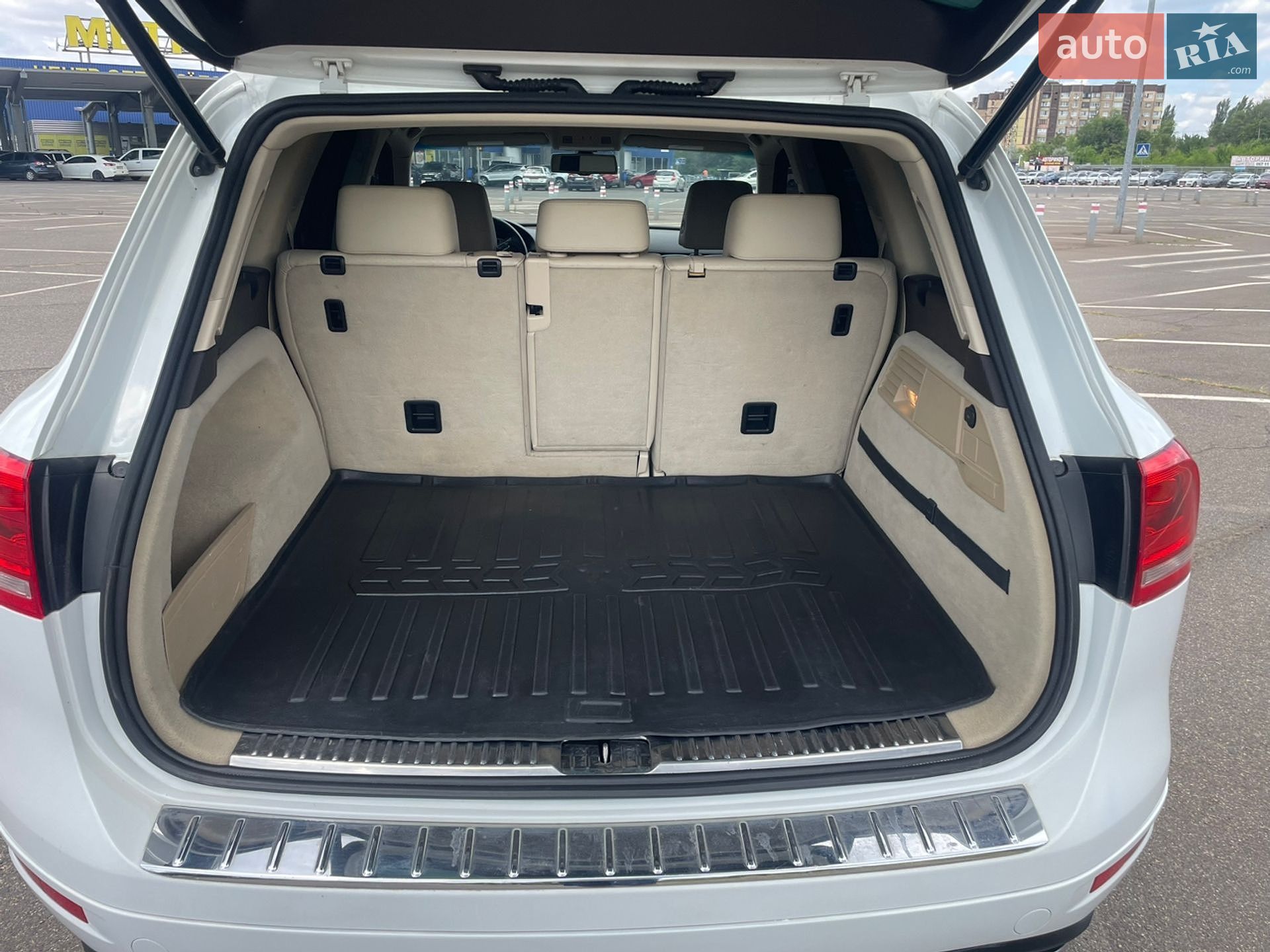 Volkswagen Touareg 2012 VIN WVGEK9BP0CD008042 фото оголошення 7 з 10