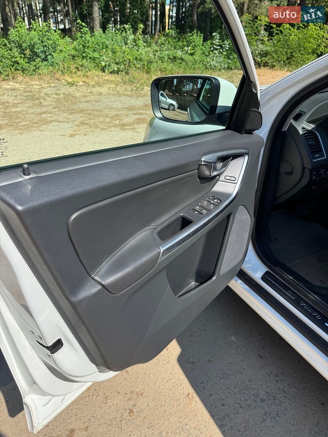 Volvo Xc60 2017 VIN YV1DZARCDH2152784 фото оголошення 14 з 26