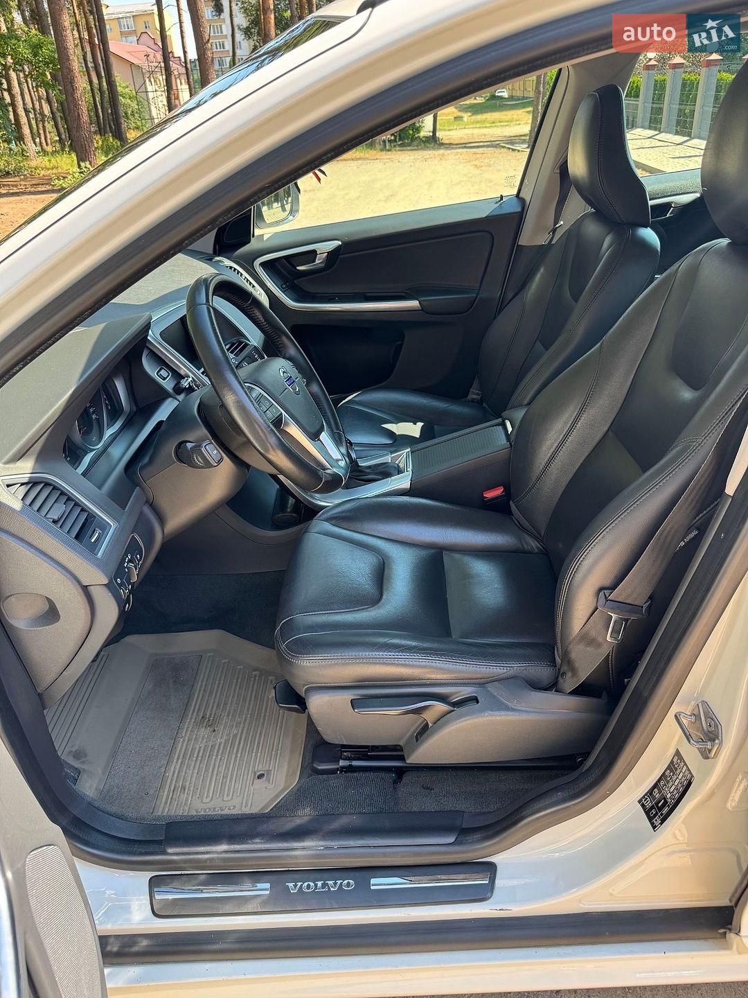 Volvo Xc60 2017 VIN YV1DZARCDH2152784 фото оголошення 15 з 26
