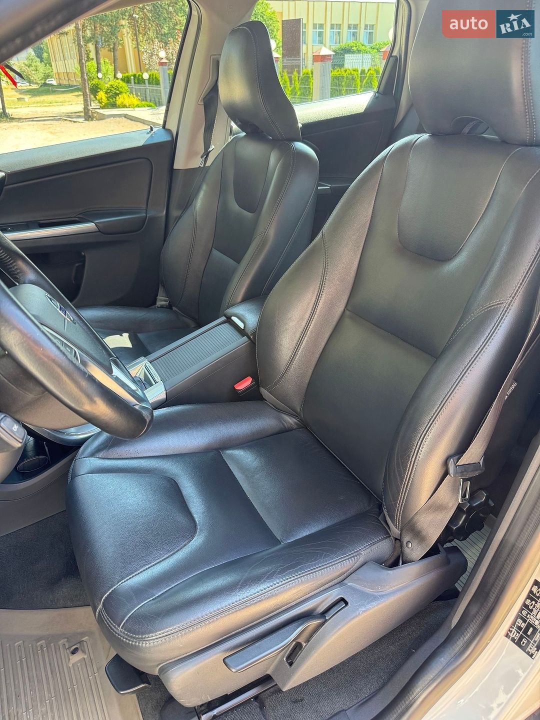 Volvo Xc60 2017 VIN YV1DZARCDH2152784 фото оголошення 16 з 26