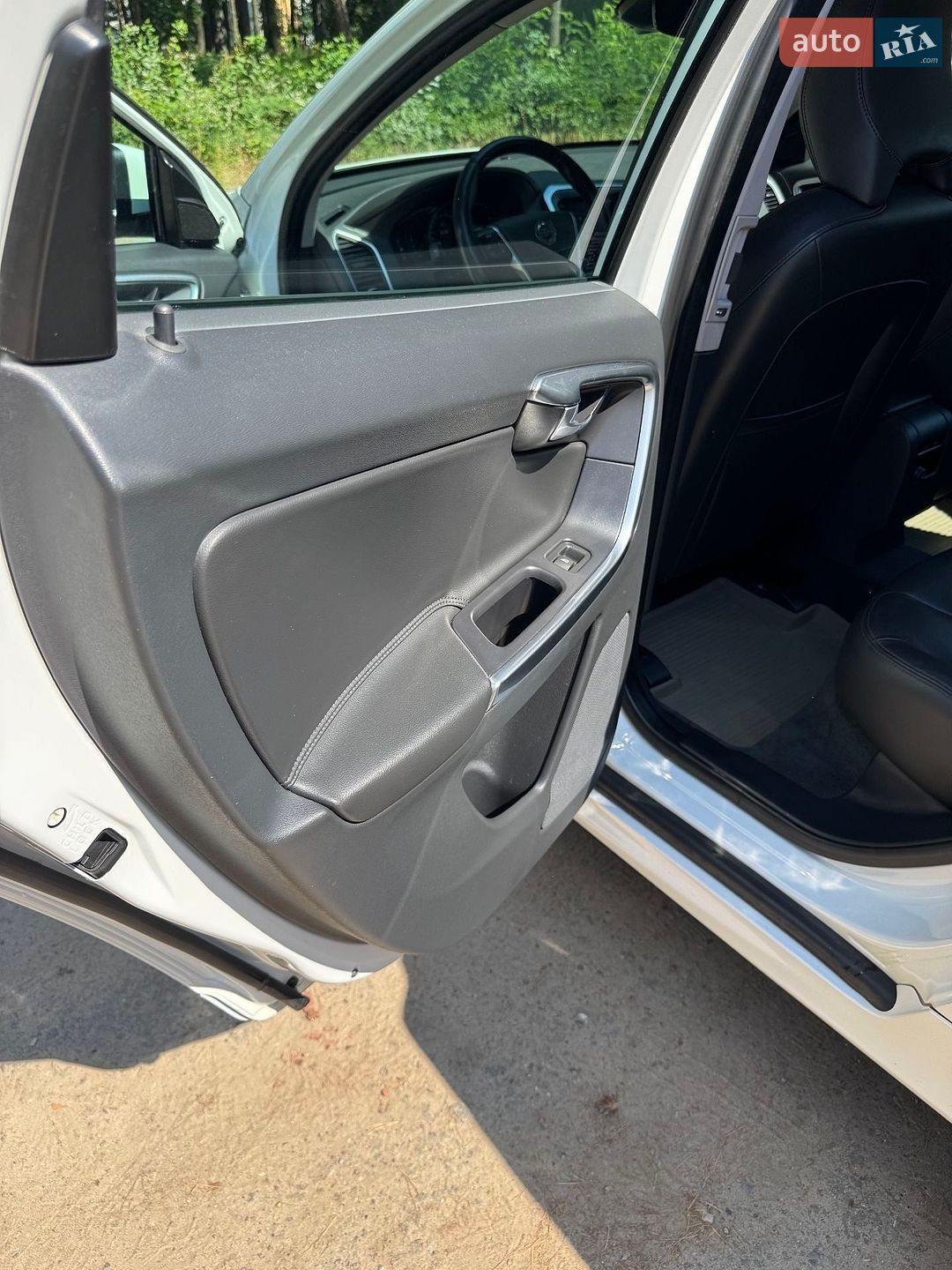Volvo Xc60 2017 VIN YV1DZARCDH2152784 фото оголошення 20 з 26