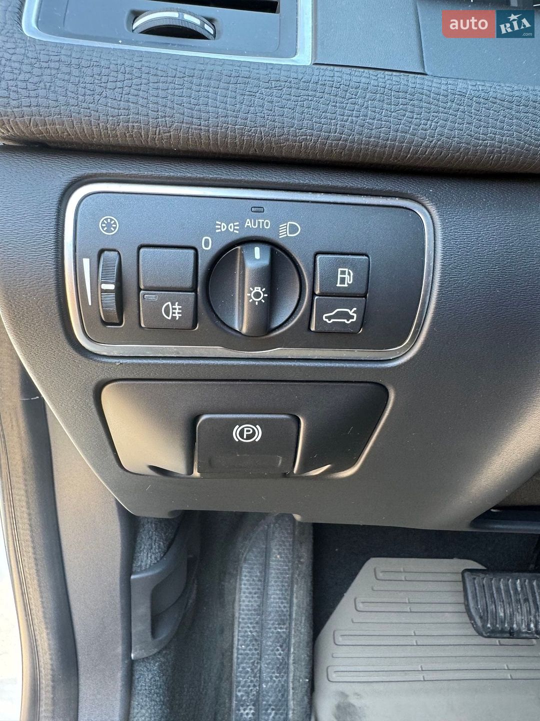 Volvo Xc60 2017 VIN YV1DZARCDH2152784 фото оголошення 25 з 26