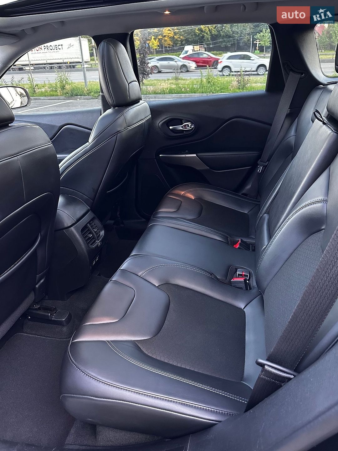 Jeep Cherokee 2020 VIN 1C4PJLLB8MD169708 фото оголошення 21 з 31