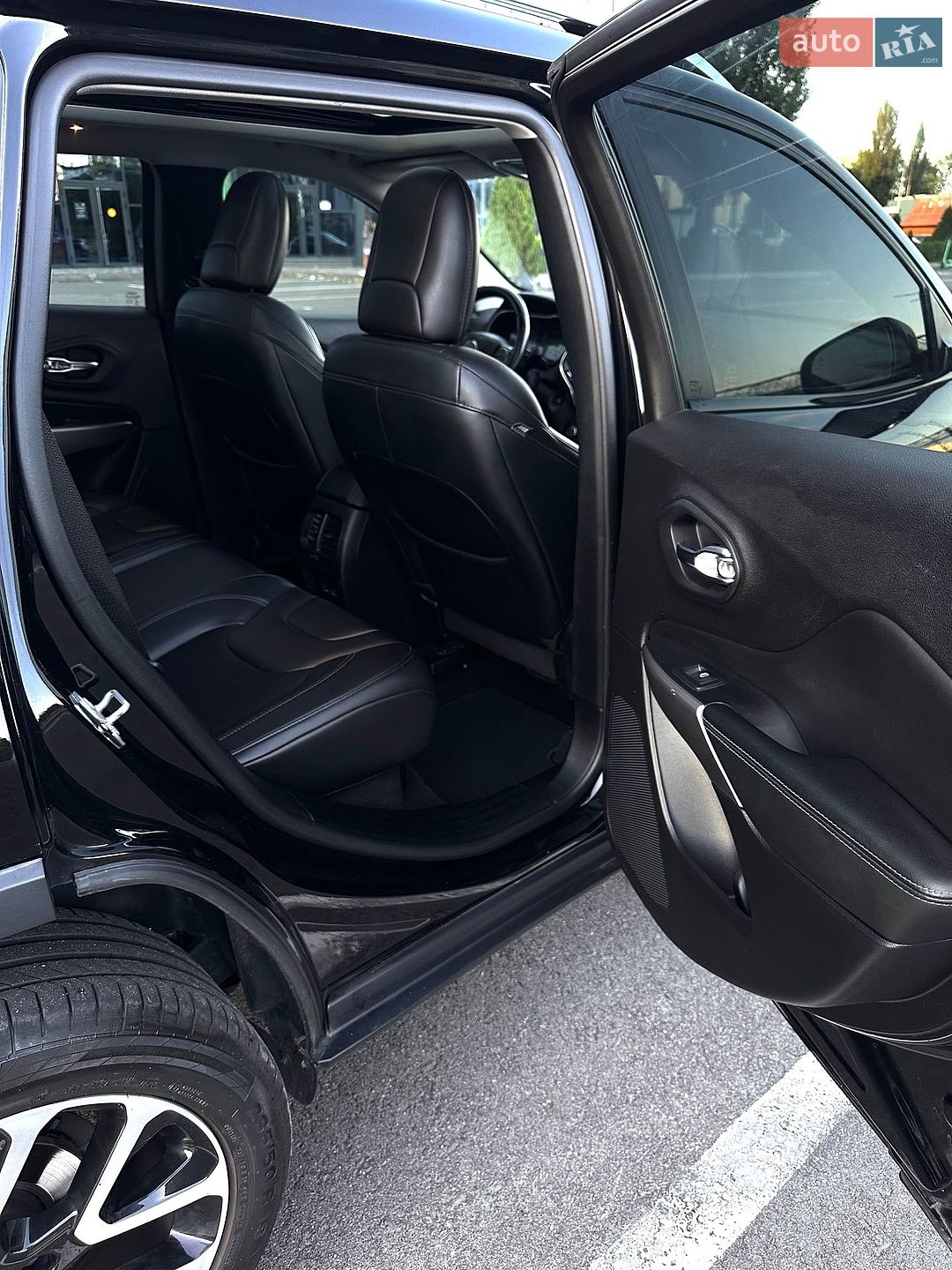 Jeep Cherokee 2020 VIN 1C4PJLLB8MD169708 фото оголошення 18 з 31