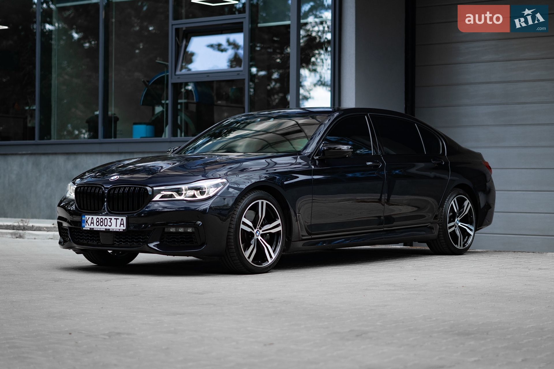 BMW 7 Series 2016 VIN WBA7F2C59GG416997 фото оголошення 2 з 46