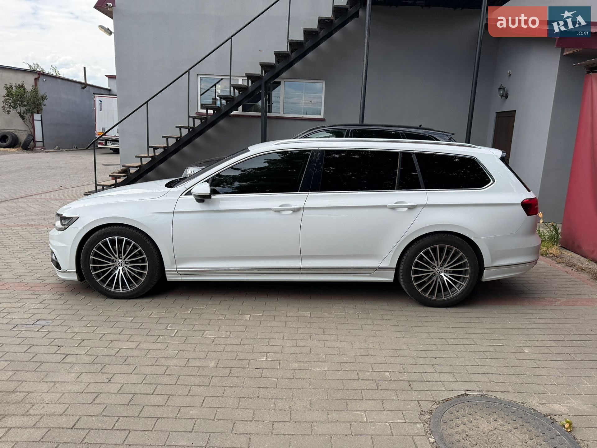 Volkswagen Passat 2018 VIN WVWZZZ3CZKE026334 фото оголошення 4 з 48