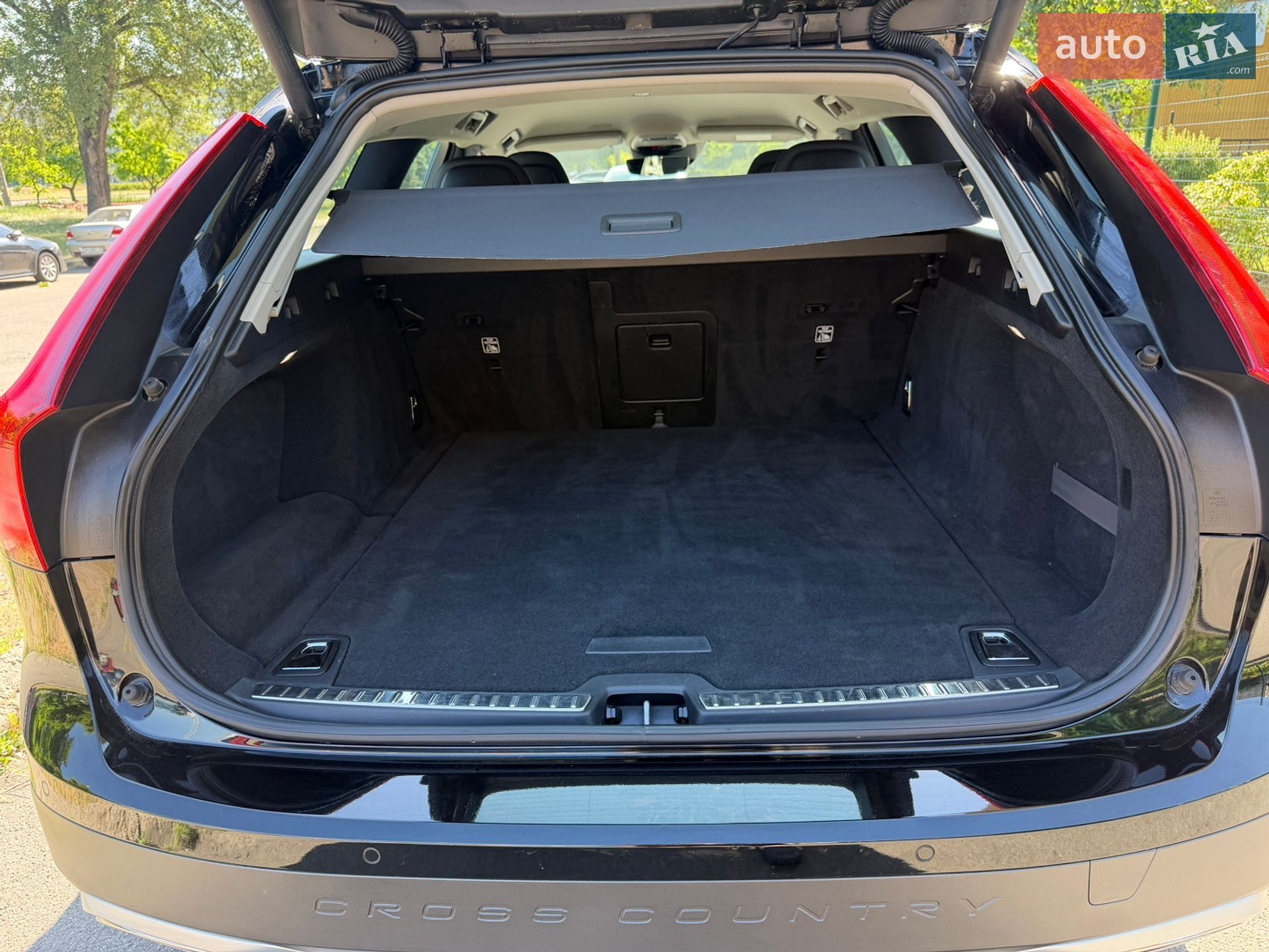 Volvo V90 Cross Country 2018 VIN YV1PZ25TCK1076503 фото оголошення 18 з 33