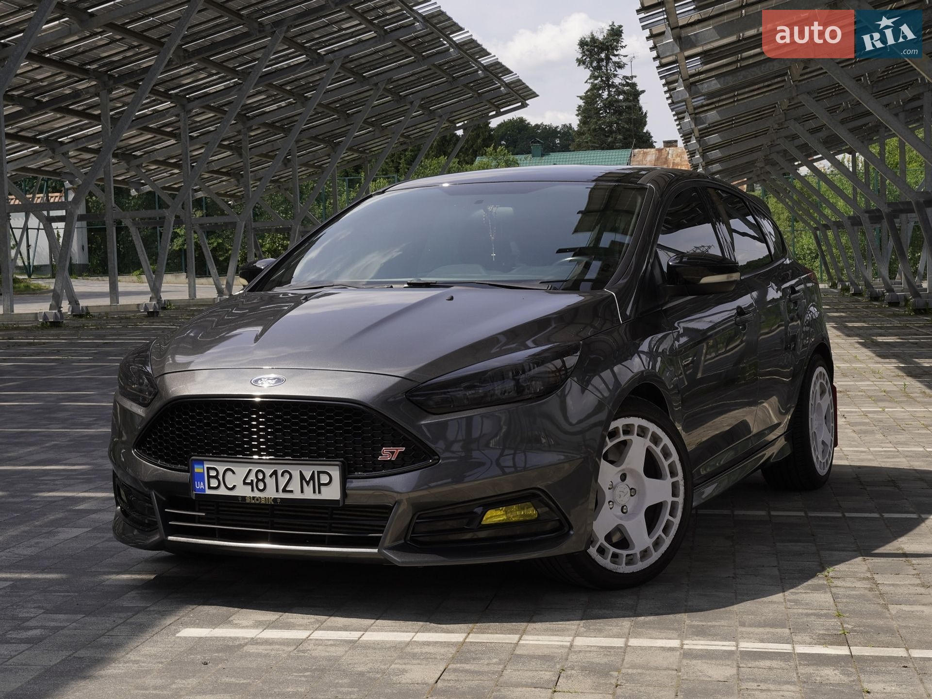 Ford Focus 2017 VIN 1FADP3L9XHL322847 фото оголошення 3 з 47