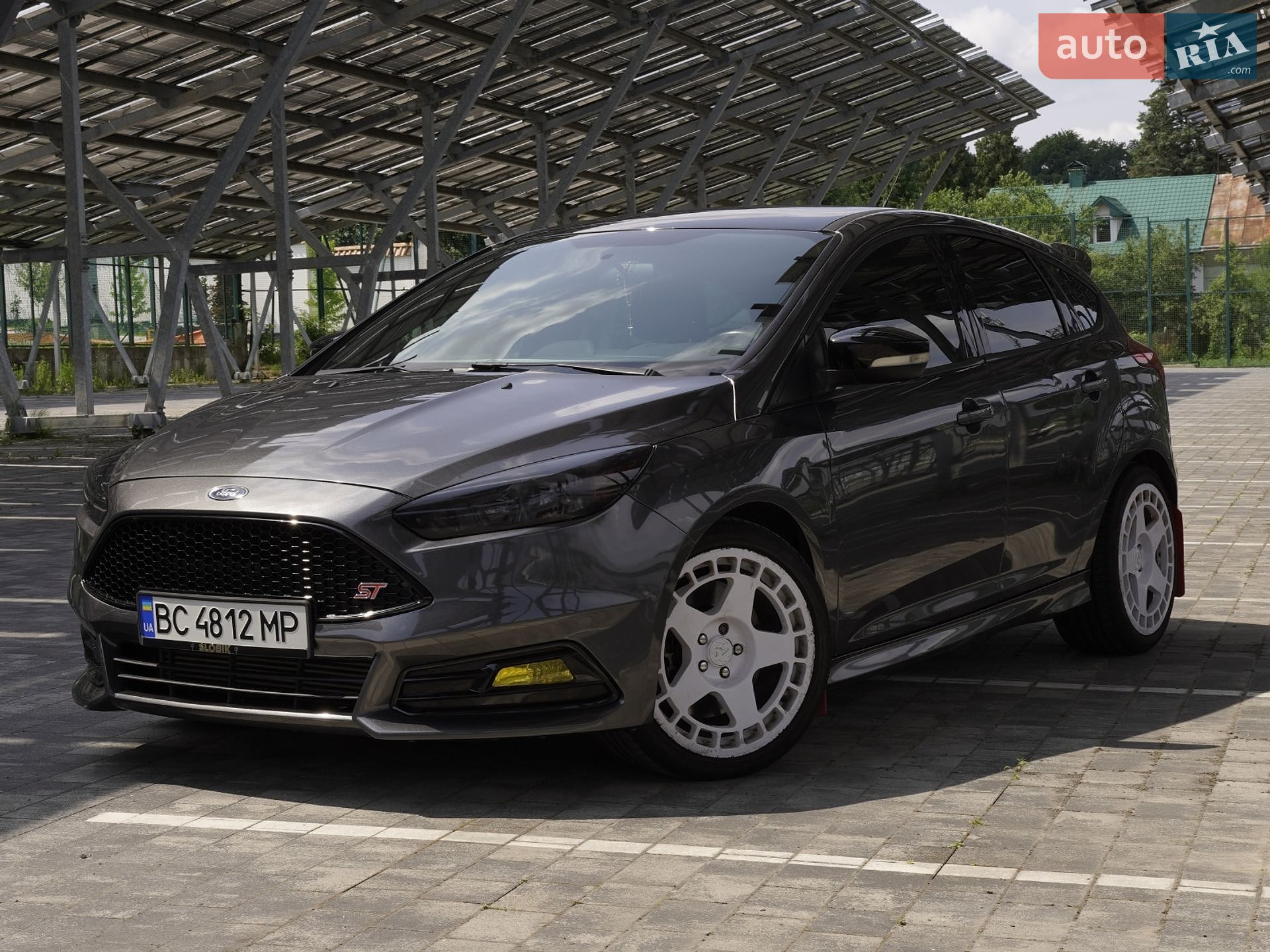 Ford Focus 2017 VIN 1FADP3L9XHL322847 фото оголошення 4 з 47