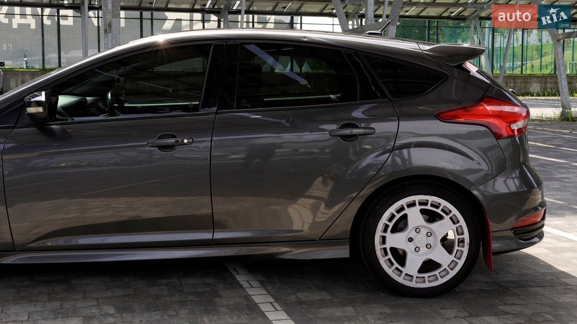 Ford Focus 2017 VIN 1FADP3L9XHL322847 фото оголошення 12 з 47
