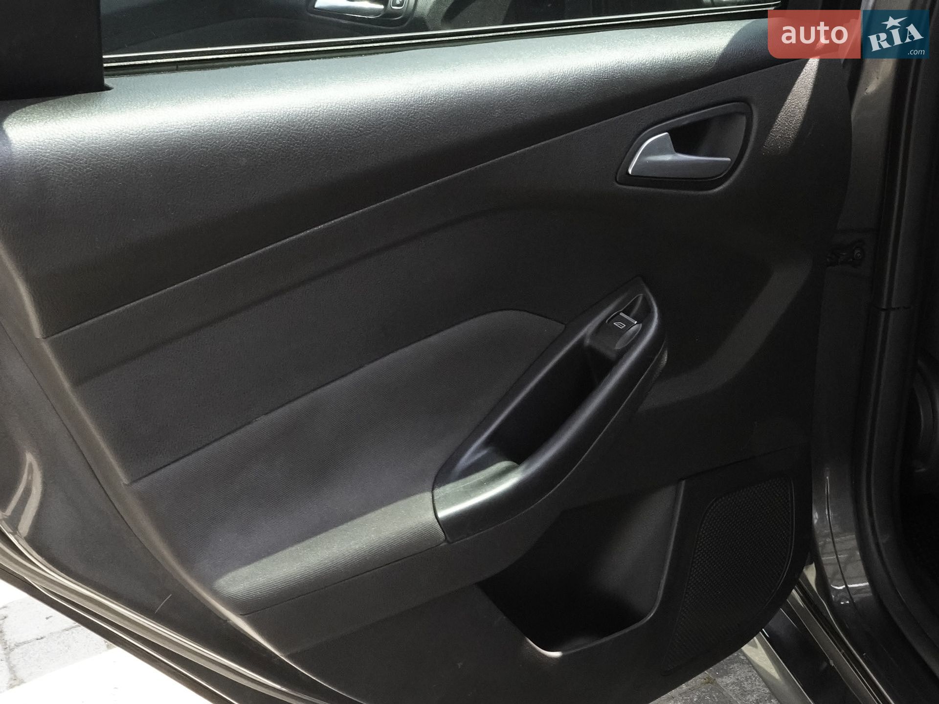 Ford Focus 2017 VIN 1FADP3L9XHL322847 фото оголошення 29 з 47