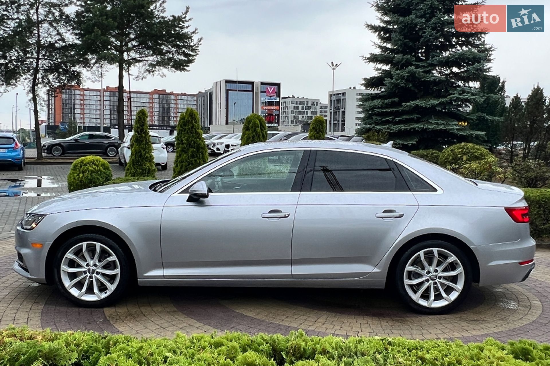 Audi A4 2019 VIN WAUGMAF45KN010142 фото оголошення 4 з 33