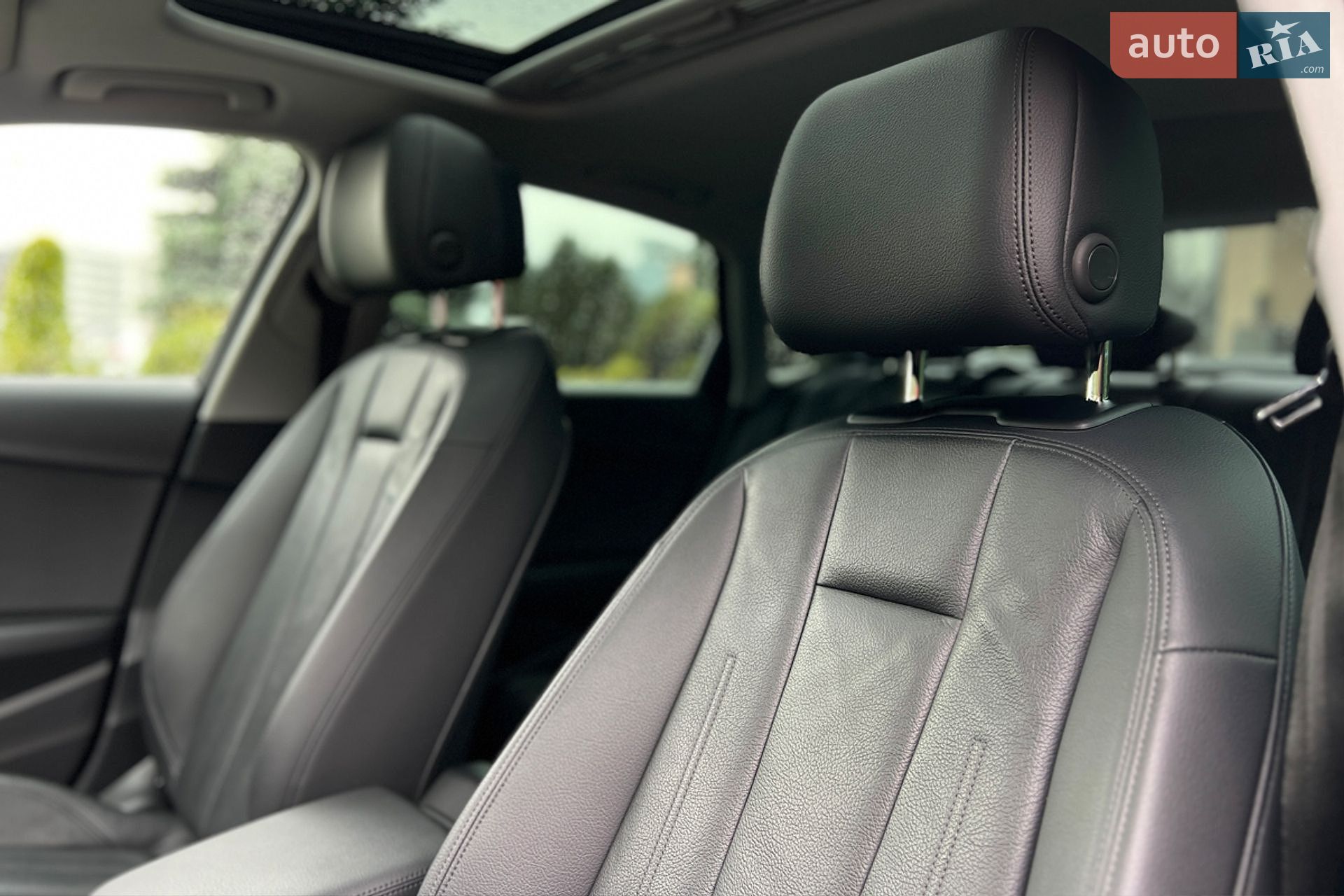 Audi A4 2019 VIN WAUGMAF45KN010142 фото оголошення 10 з 33
