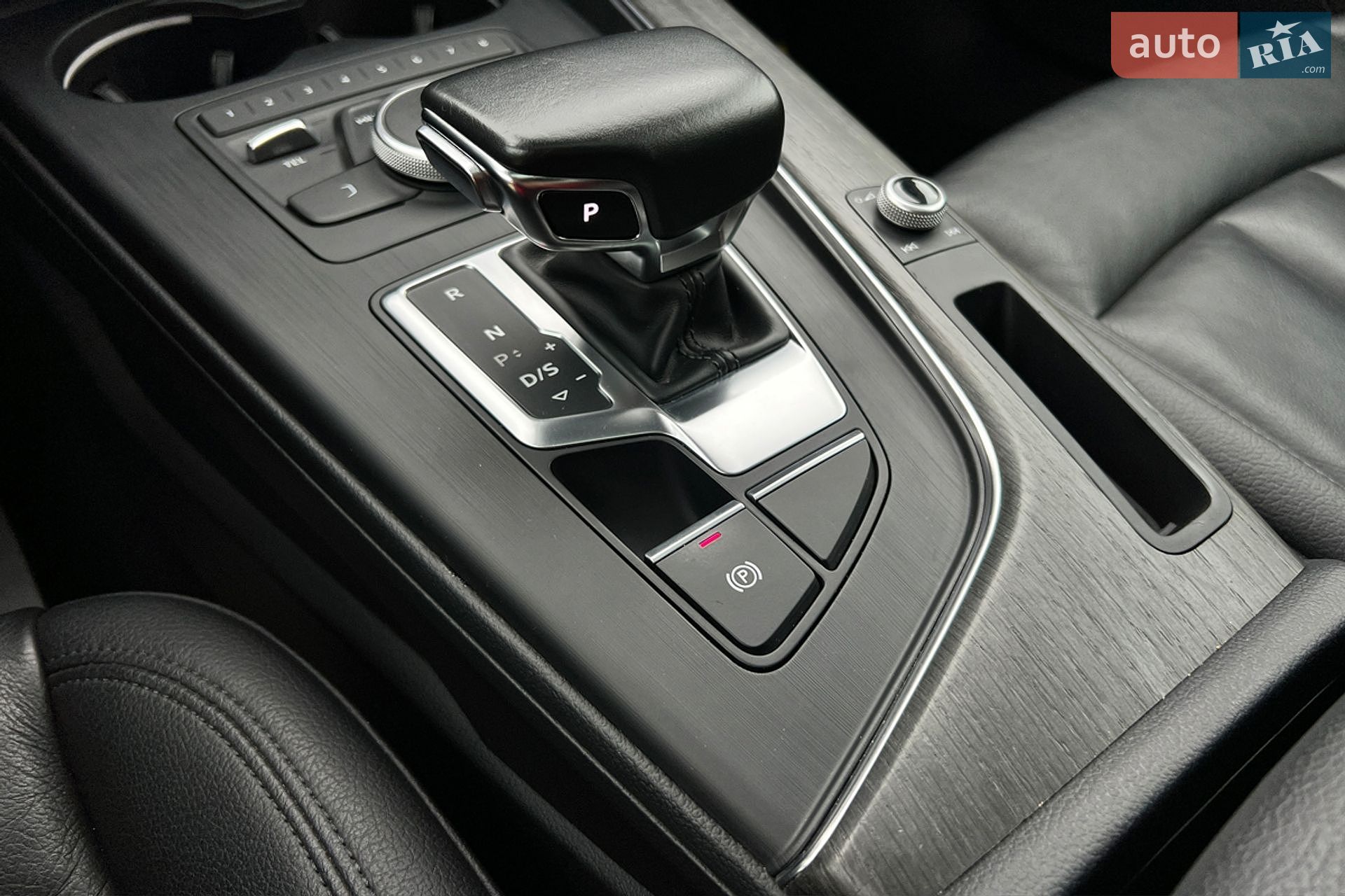 Audi A4 2019 VIN WAUGMAF45KN010142 фото оголошення 25 з 33