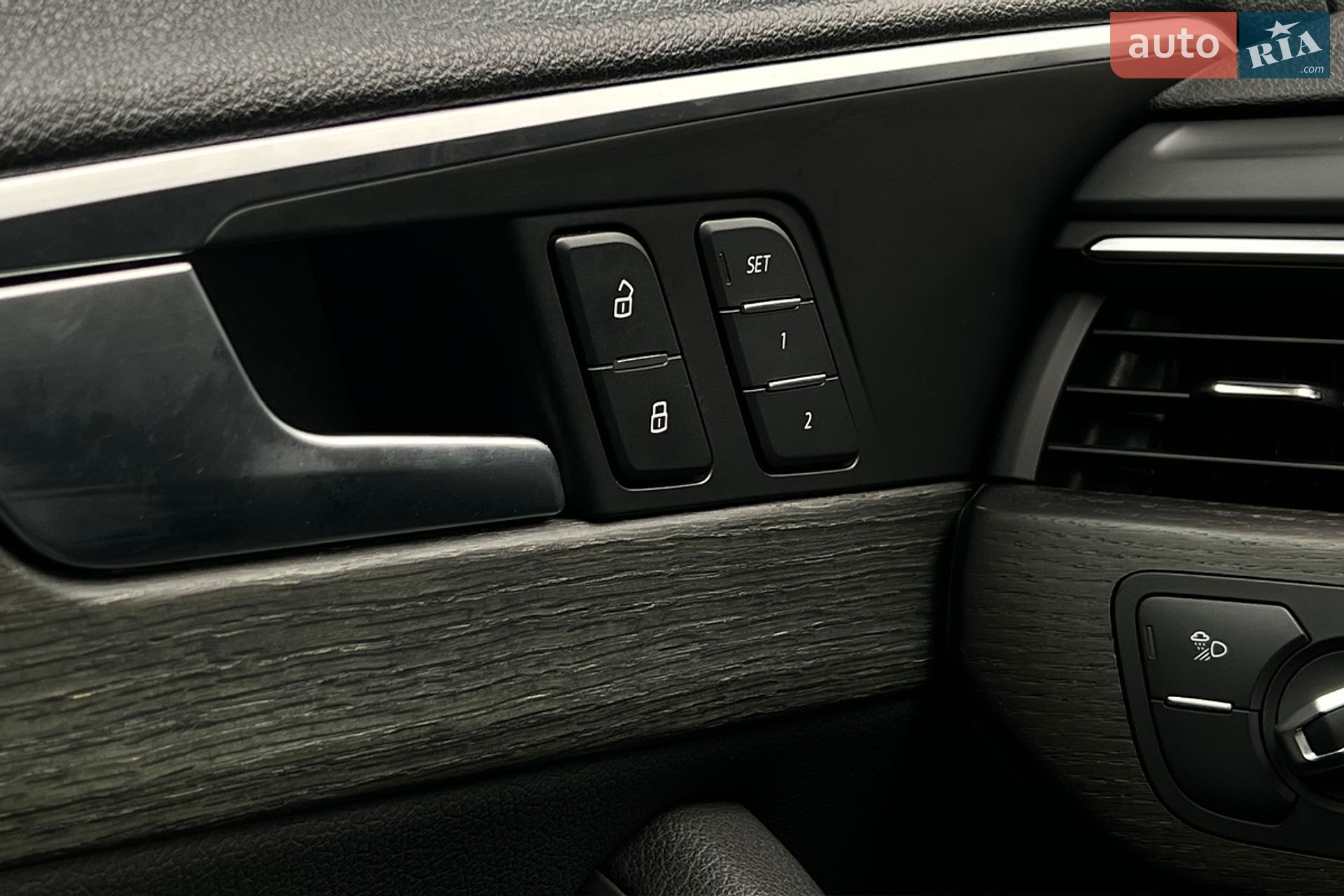 Audi A4 2019 VIN WAUGMAF45KN010142 фото оголошення 28 з 33