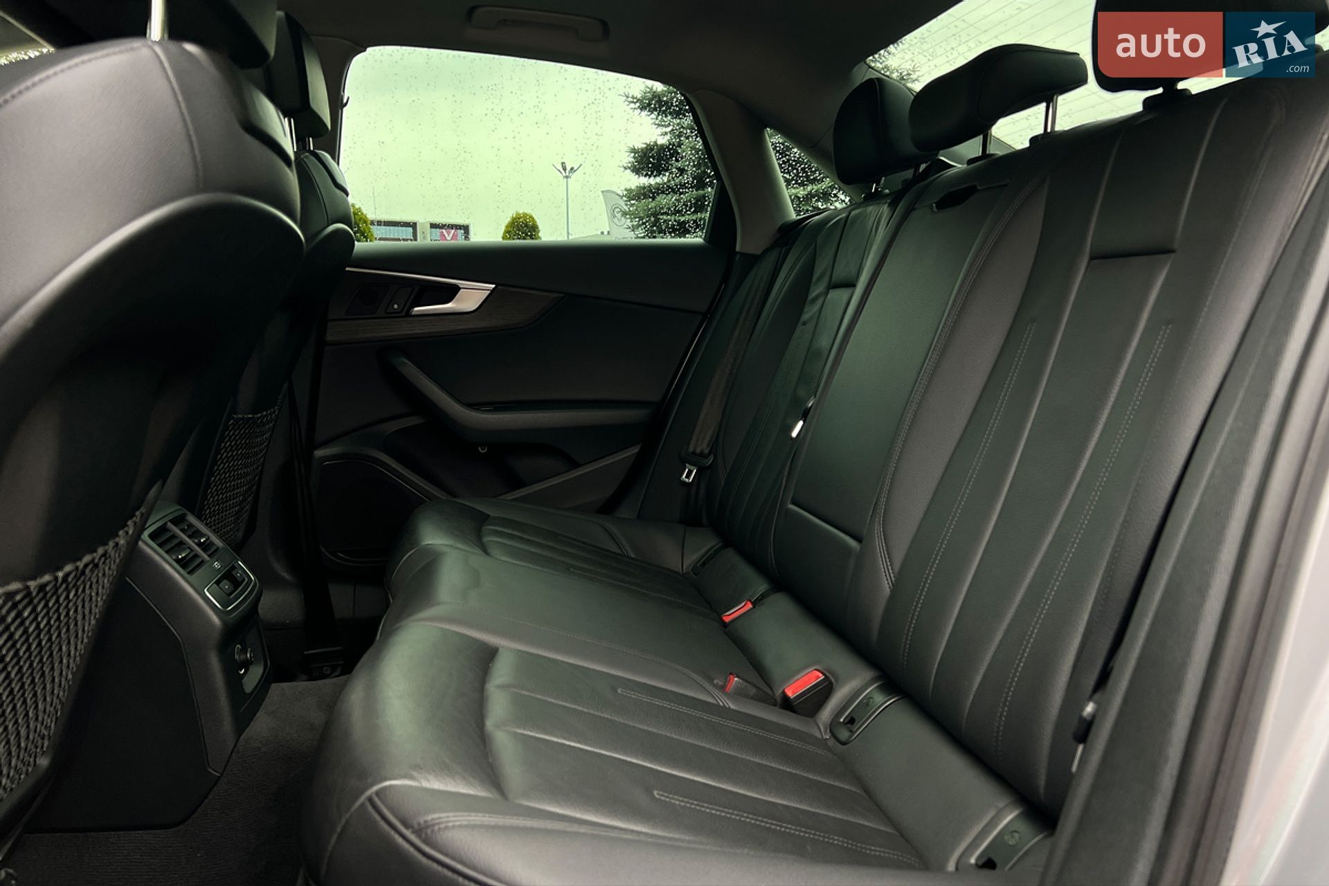 Audi A4 2019 VIN WAUGMAF45KN010142 фото оголошення 31 з 33
