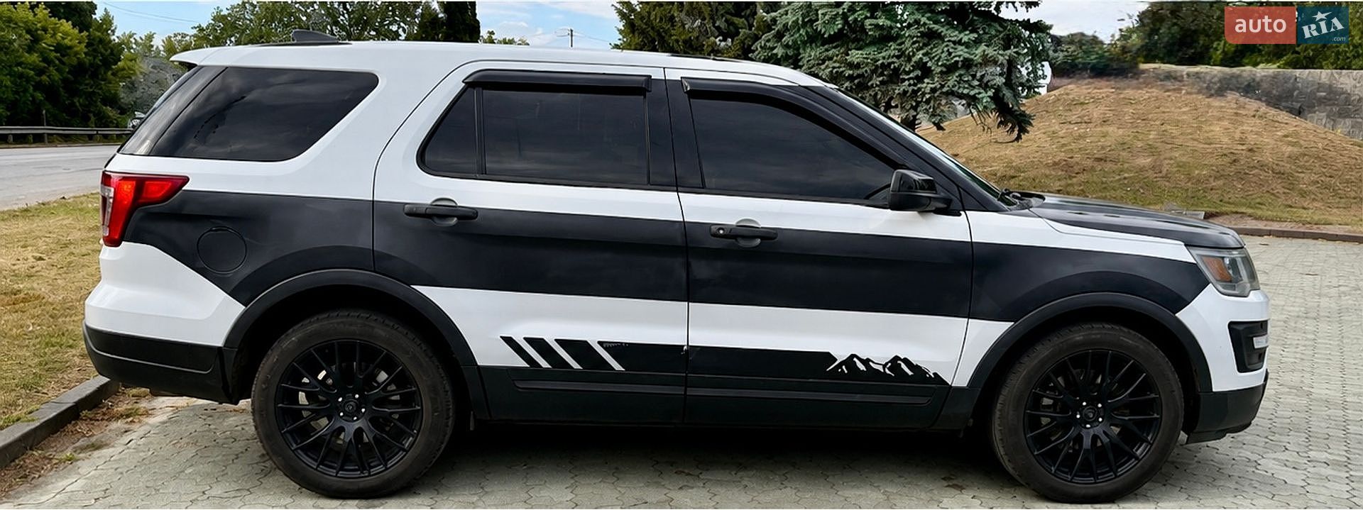 Ford Explorer 2018 VIN 1FM5K8AR2JGA89957 фото оголошення 2 з 7
