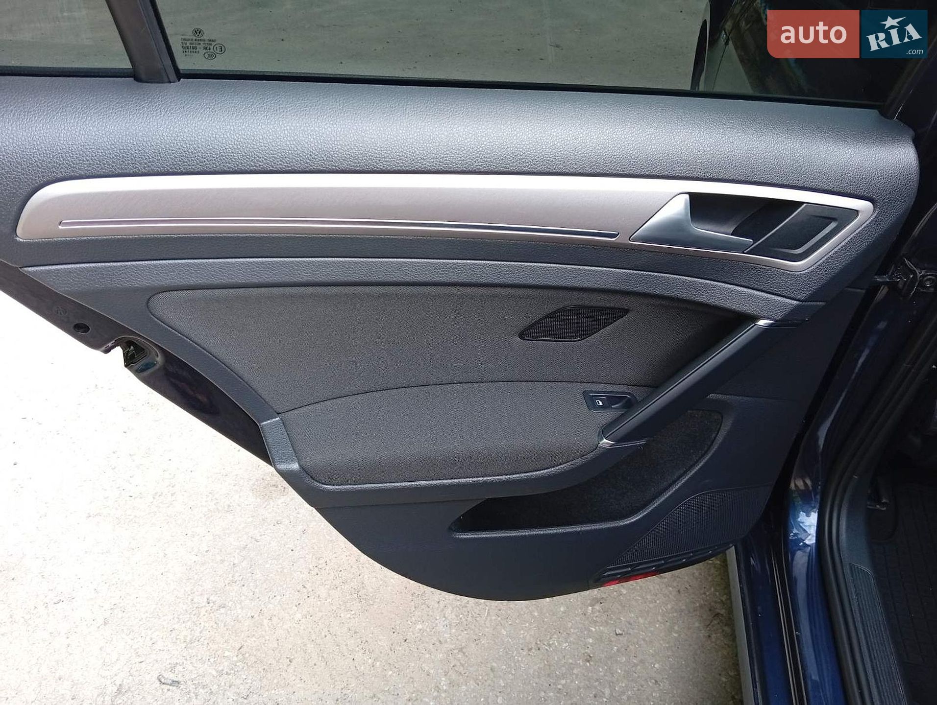 Volkswagen e-Golf 2015 VIN WVWZZZAUZFW910307 фото оголошення 8 з 13