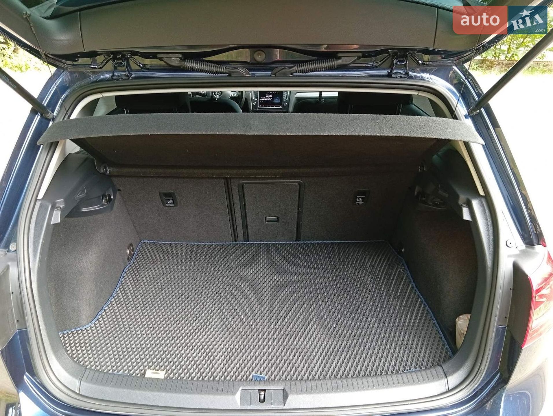Volkswagen e-Golf 2015 VIN WVWZZZAUZFW910307 фото оголошення 9 з 13