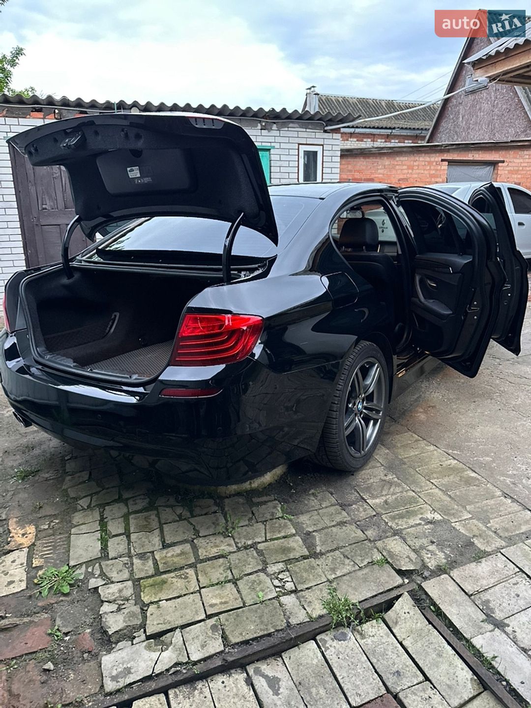 BMW 5 Series 2016 VIN WBA5A5C57GG353910 фото оголошення 12 з 21