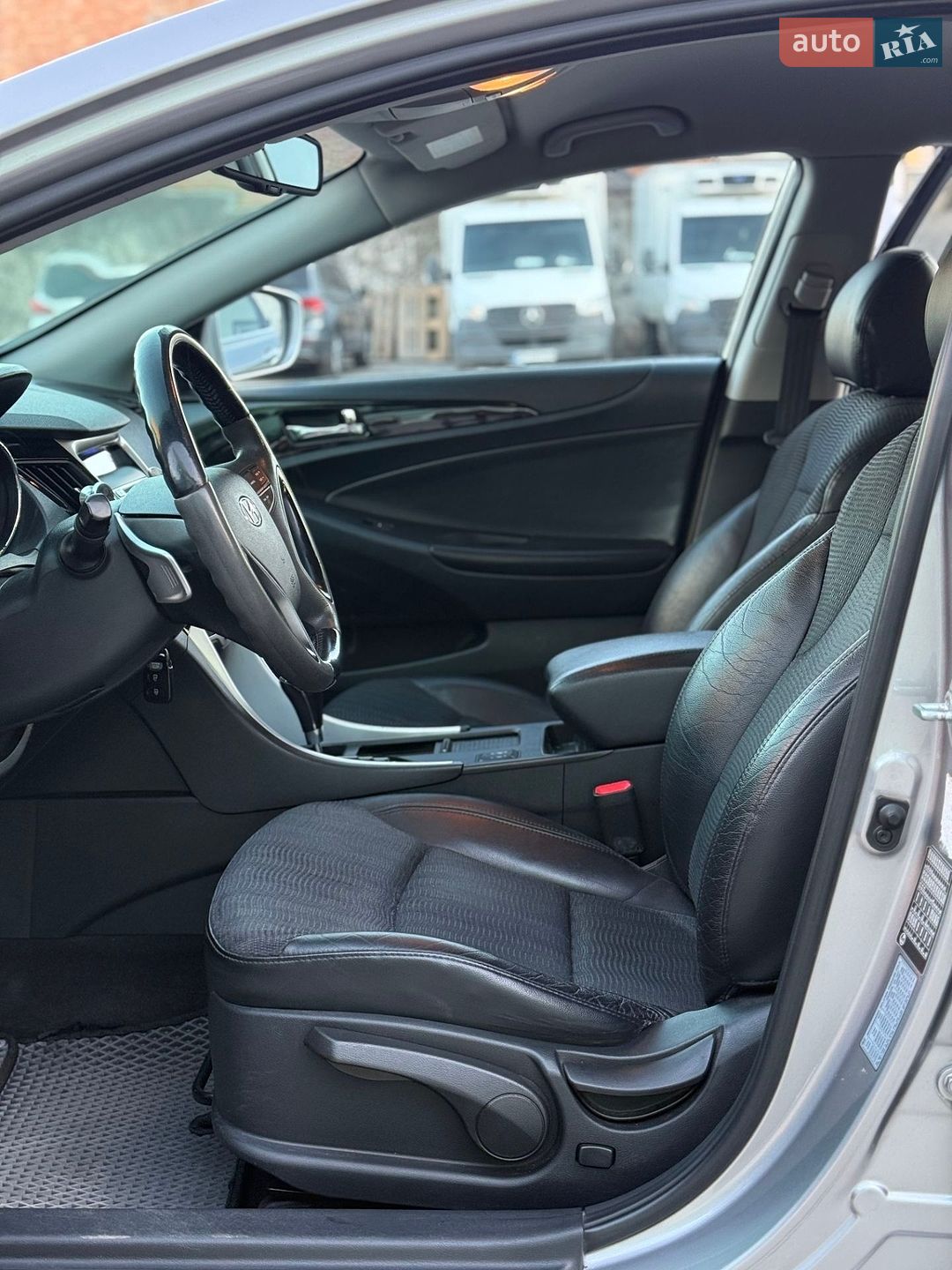 Hyundai Sonata 2012 VIN KMHEC41BBCA450210 фото оголошення 11 з 22