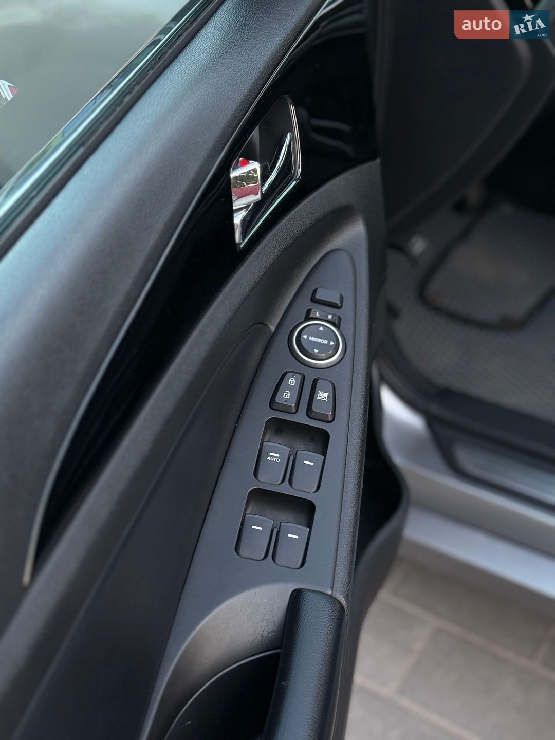 Hyundai Sonata 2012 VIN KMHEC41BBCA450210 фото оголошення 12 з 22