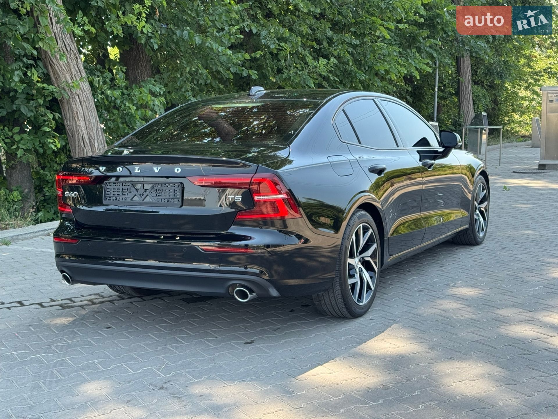 Volvo S60 2018 VIN 7JR102FK9KG002916 фото оголошення 10 з 19